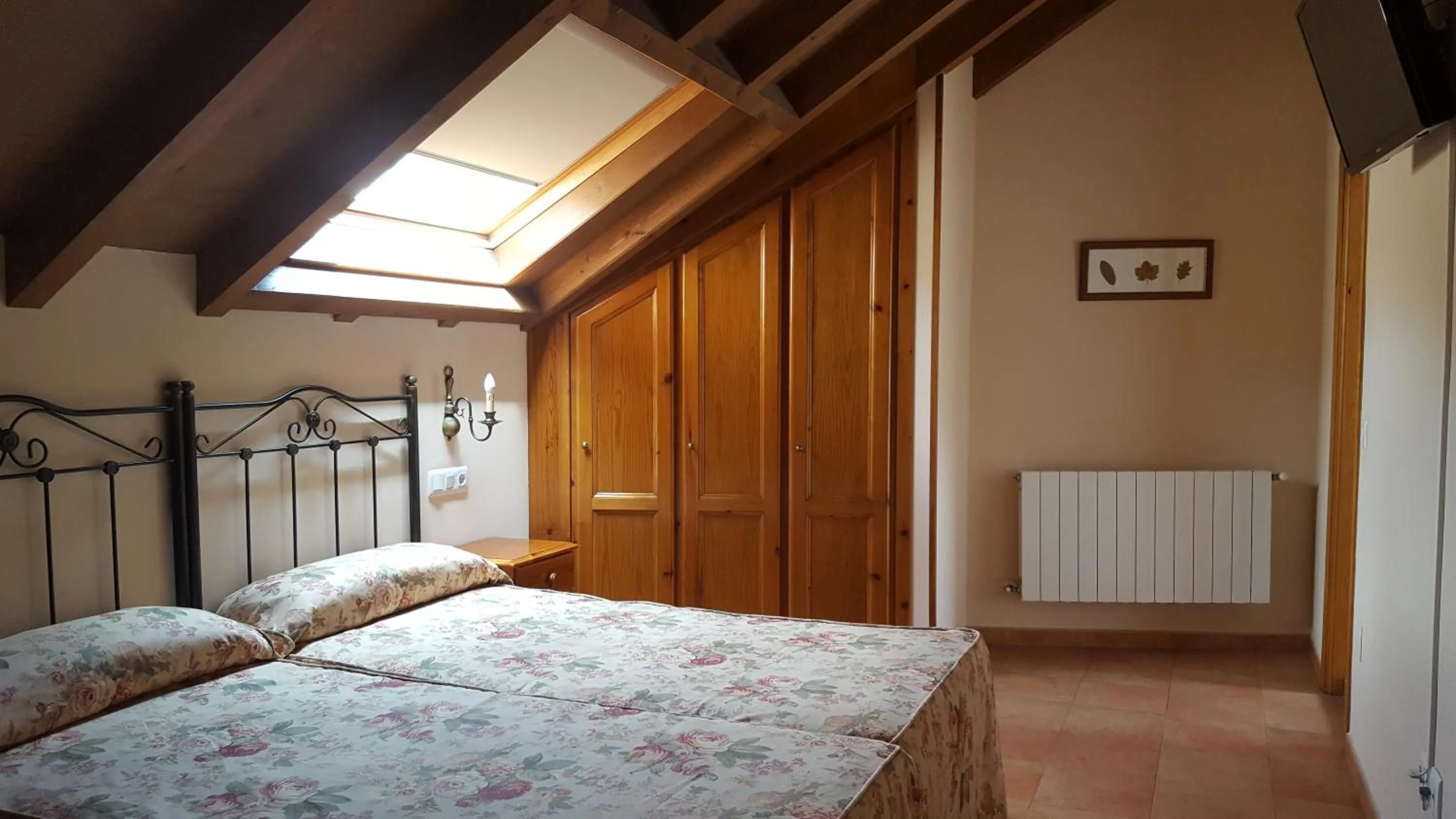 Bedroom, Bed in Hotel Naranjo De Bulnes