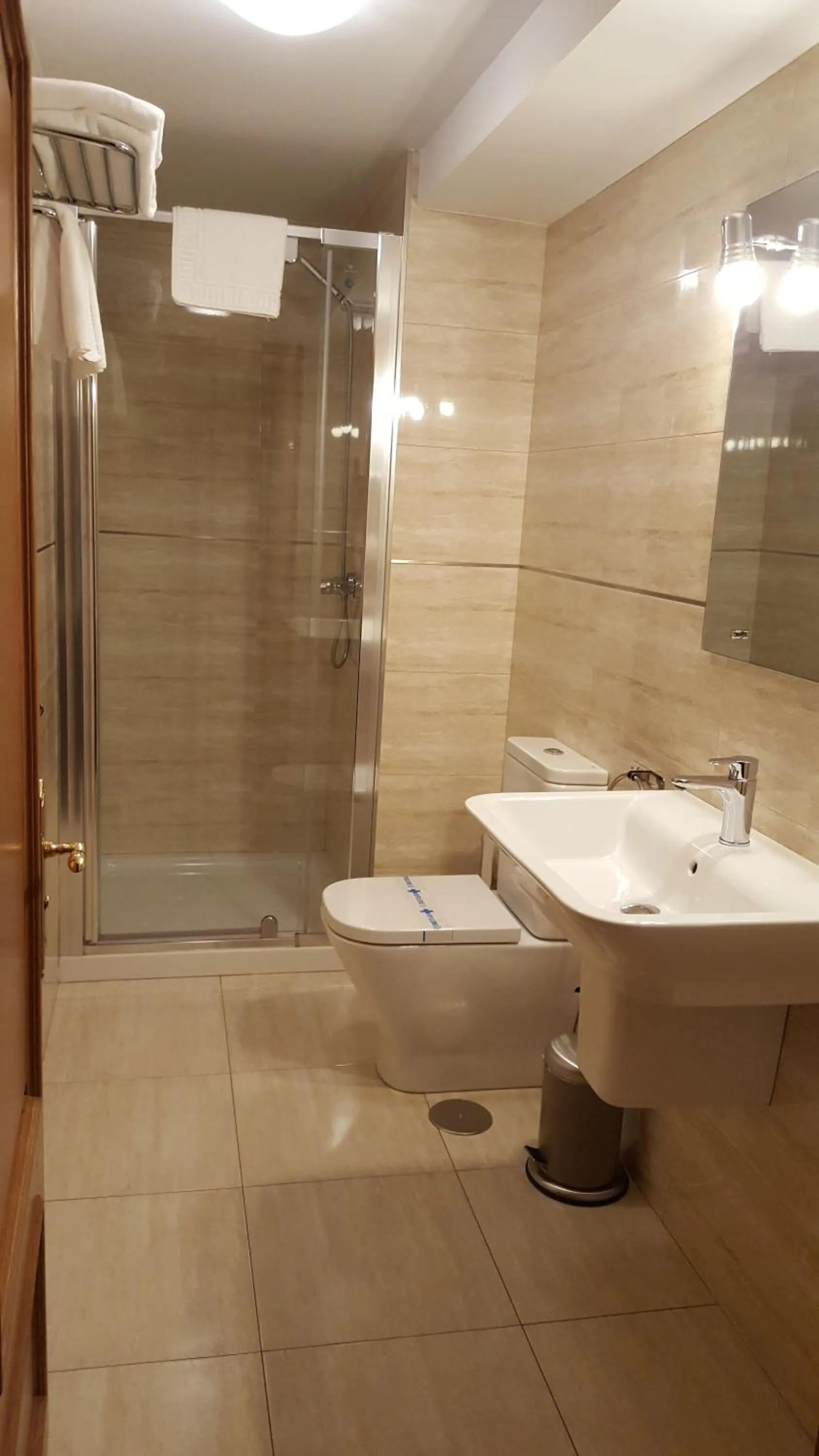 Bathroom in Hotel Naranjo De Bulnes