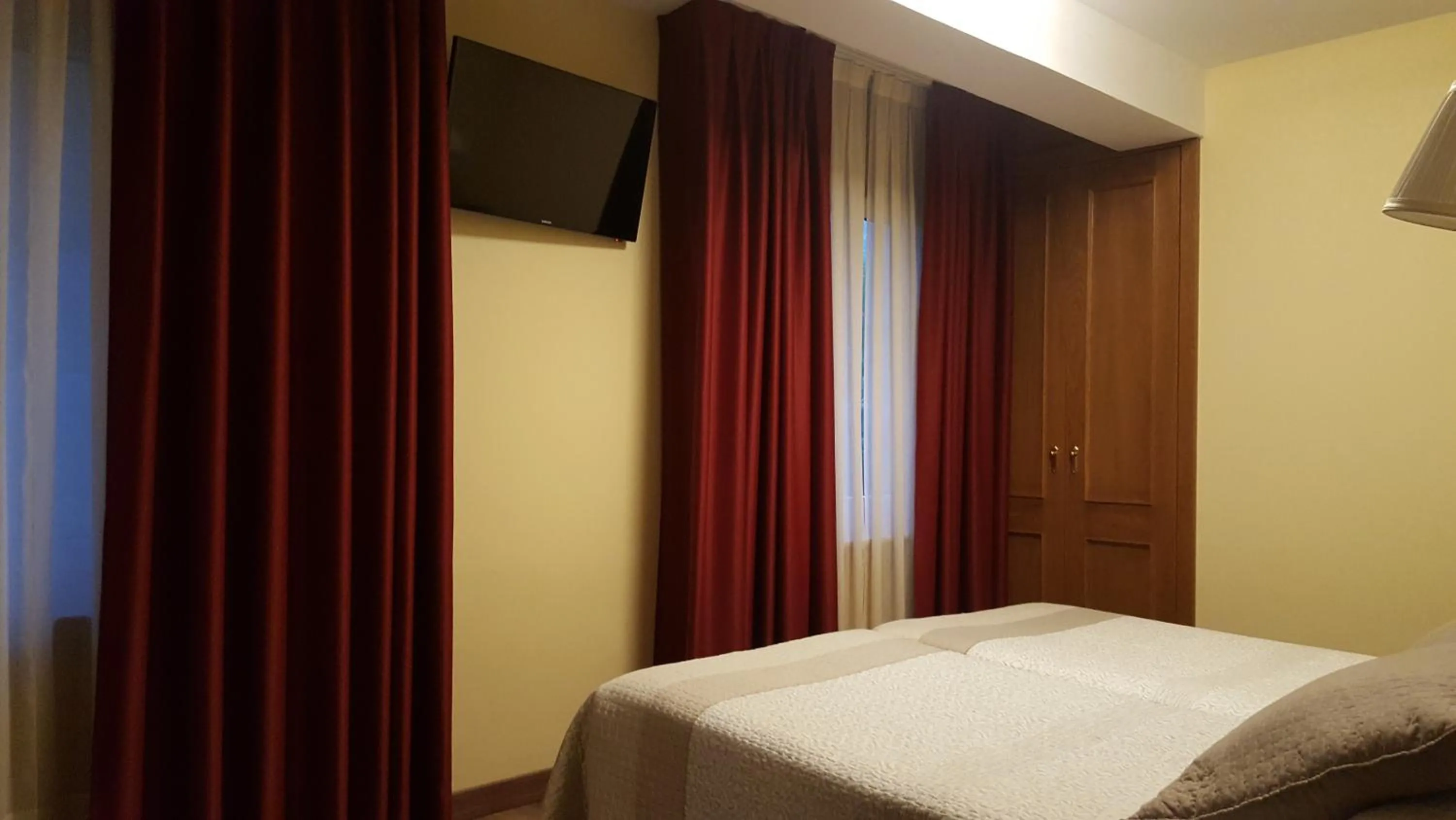 Bed in Hotel Naranjo De Bulnes