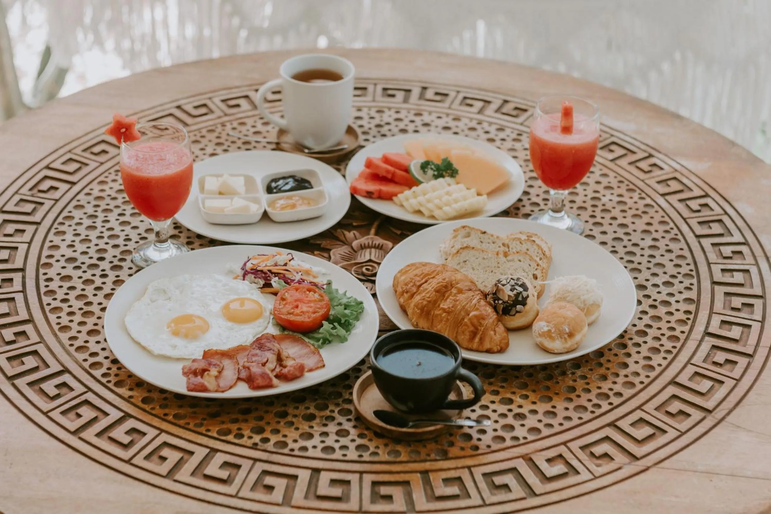 Breakfast in Villa Manis Kecil