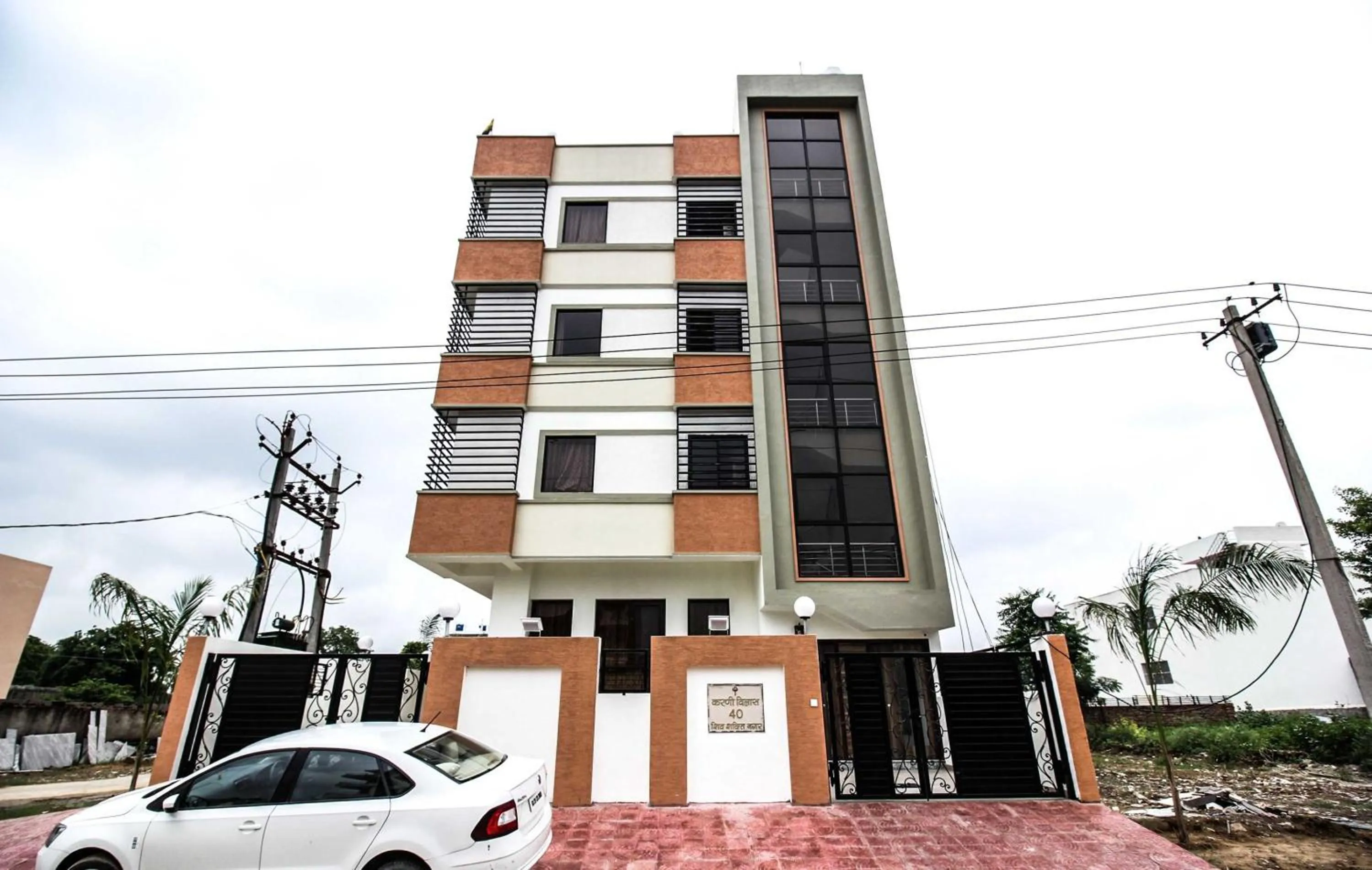 Facade/entrance in Hotel Karni Vilas