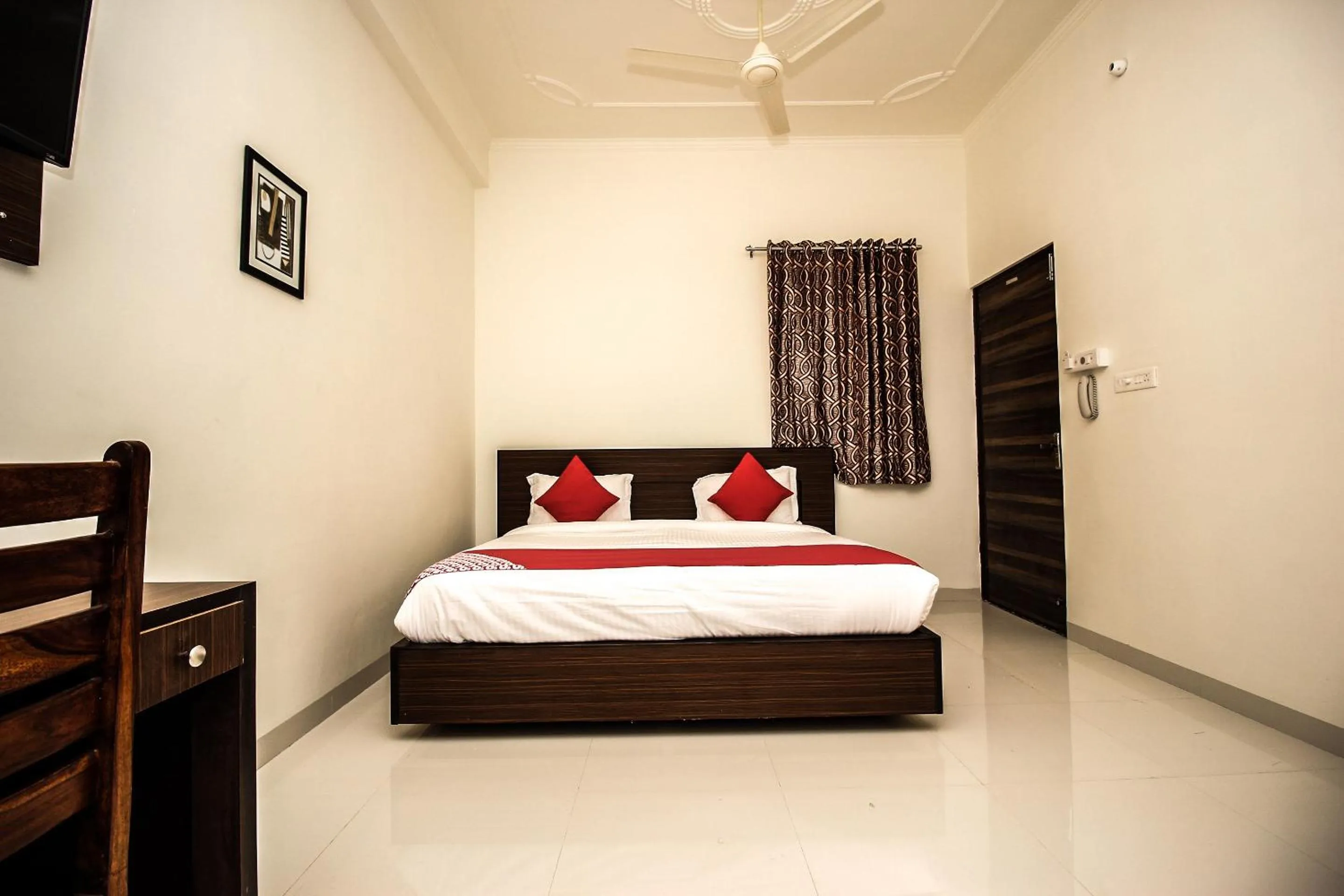 Bedroom in Hotel Karni Vilas