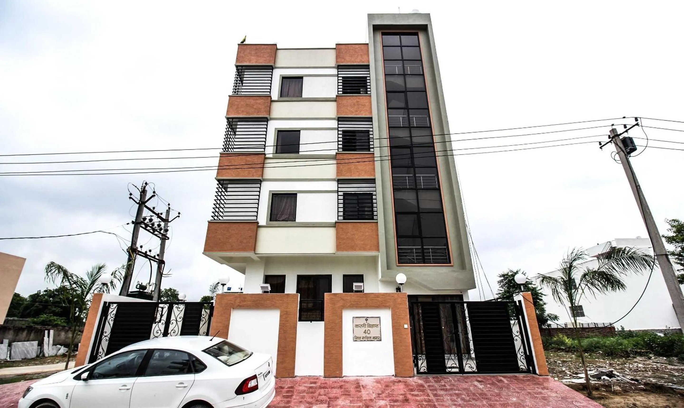 Facade/entrance in Hotel Karni Vilas