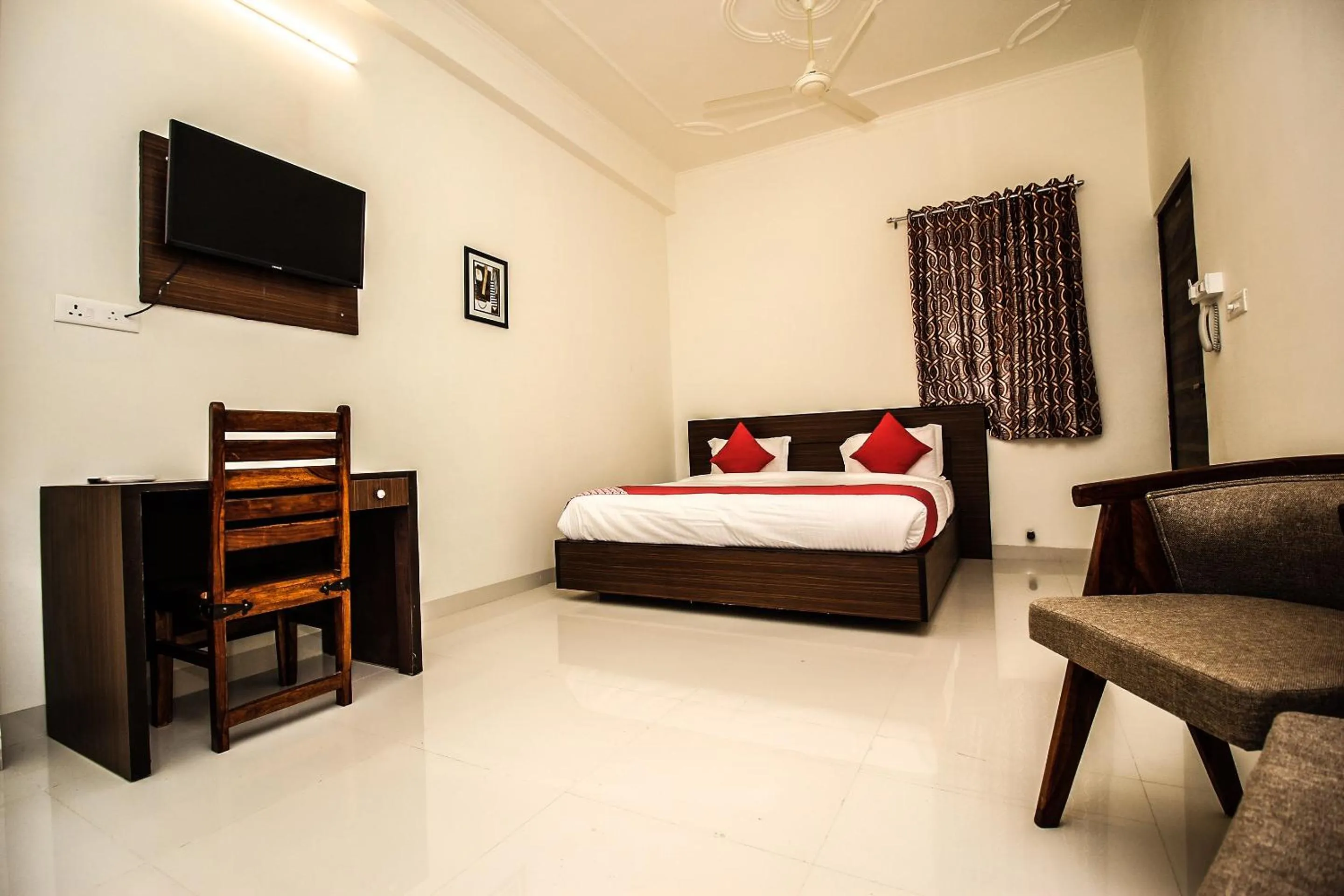 Bedroom in Hotel Karni Vilas