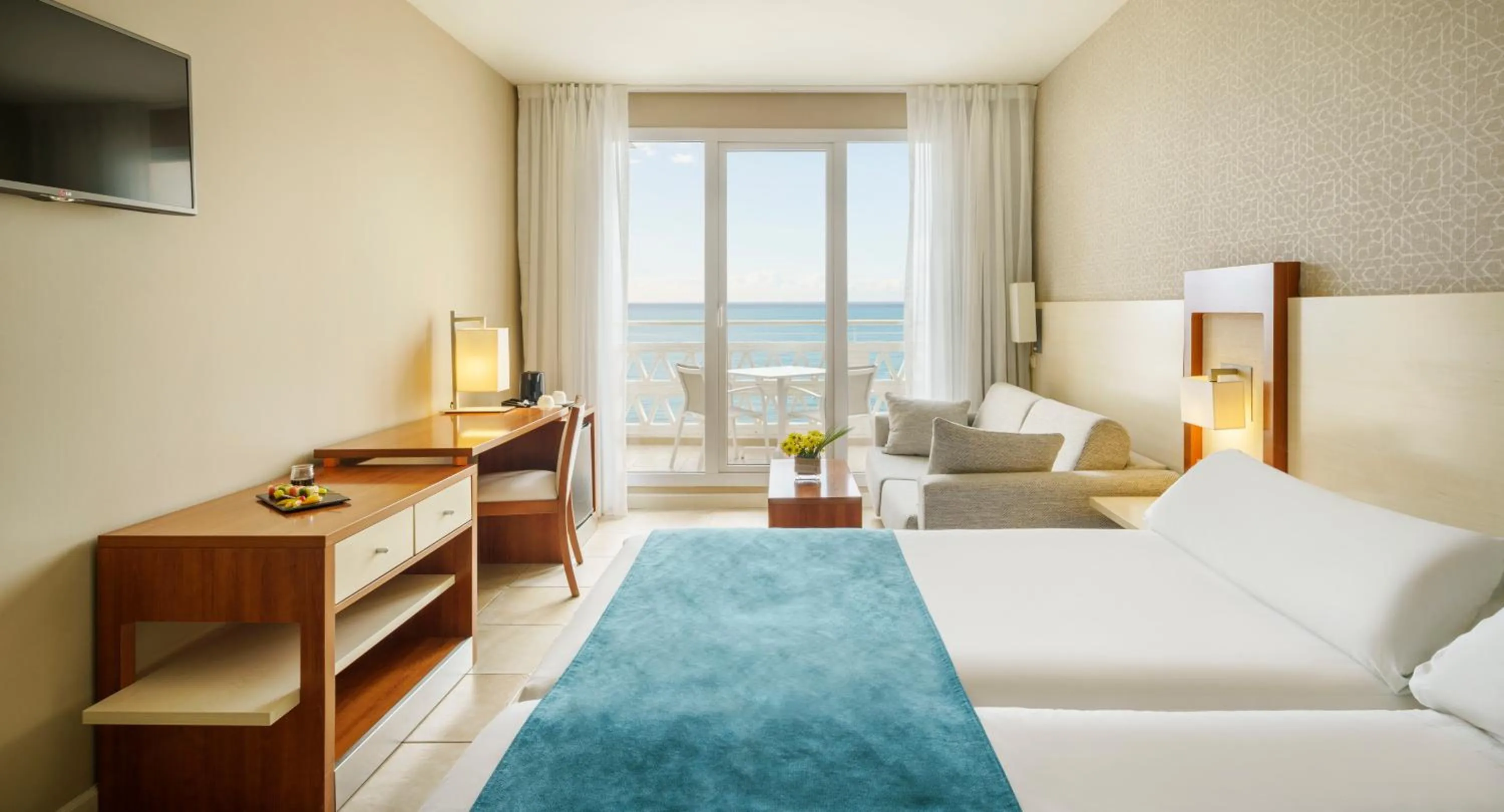Sea view, Bed in Ilunion Fuengirola