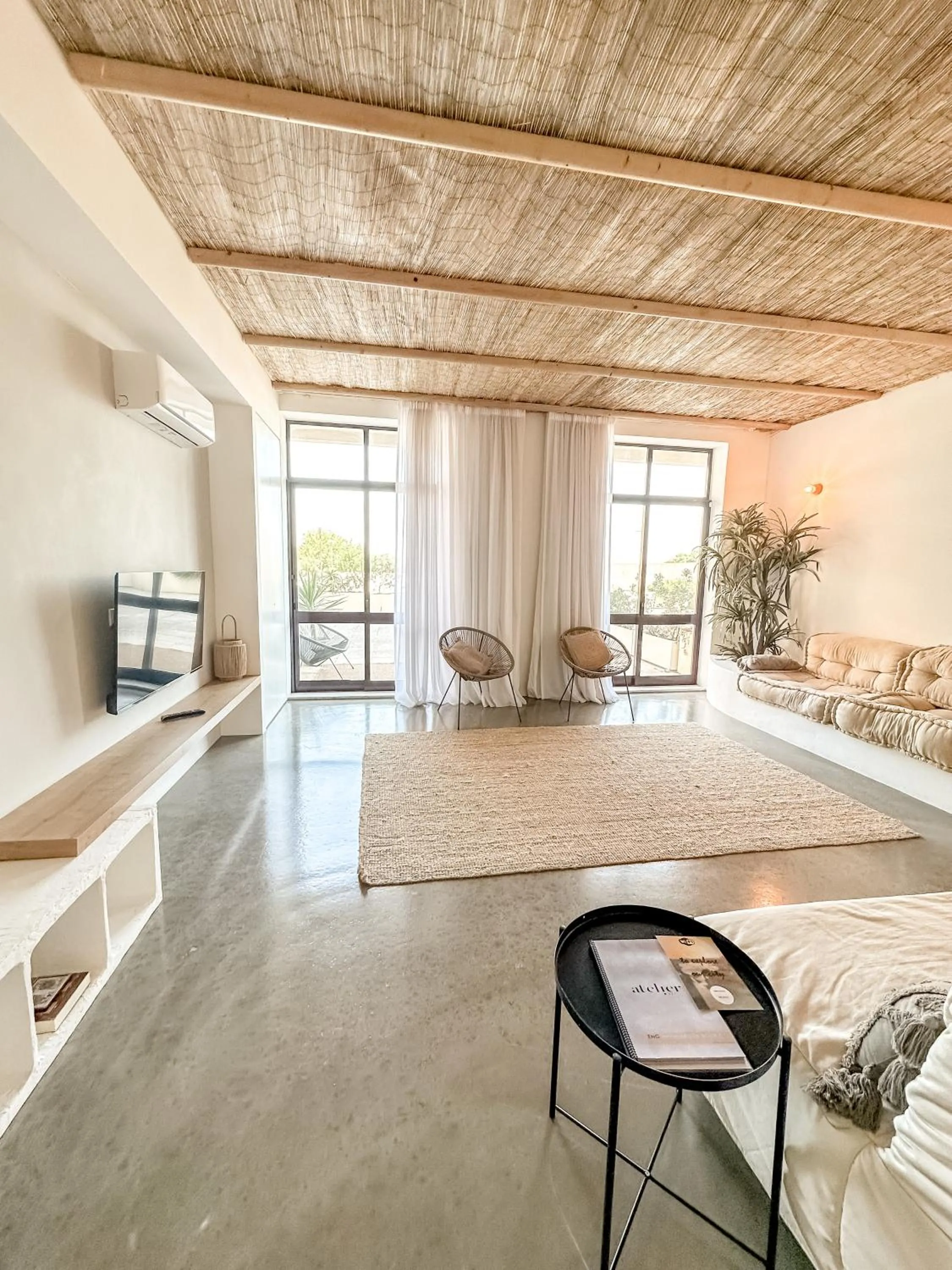 Living room, Bed in Atelier 321- Porto- Praia- Rio- Terraço