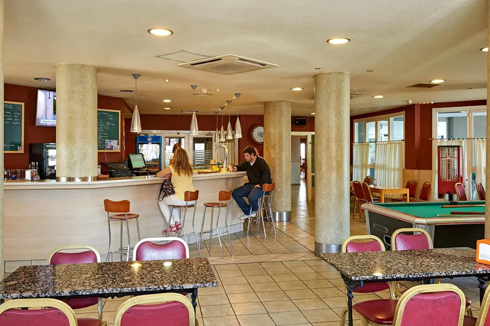 Lounge or bar in Hotel Alaiz Lounge or bar in Hotel Alaiz