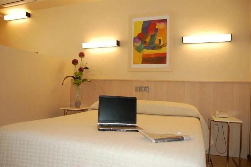 Photo of the whole room, Bed in Hotel Alaiz