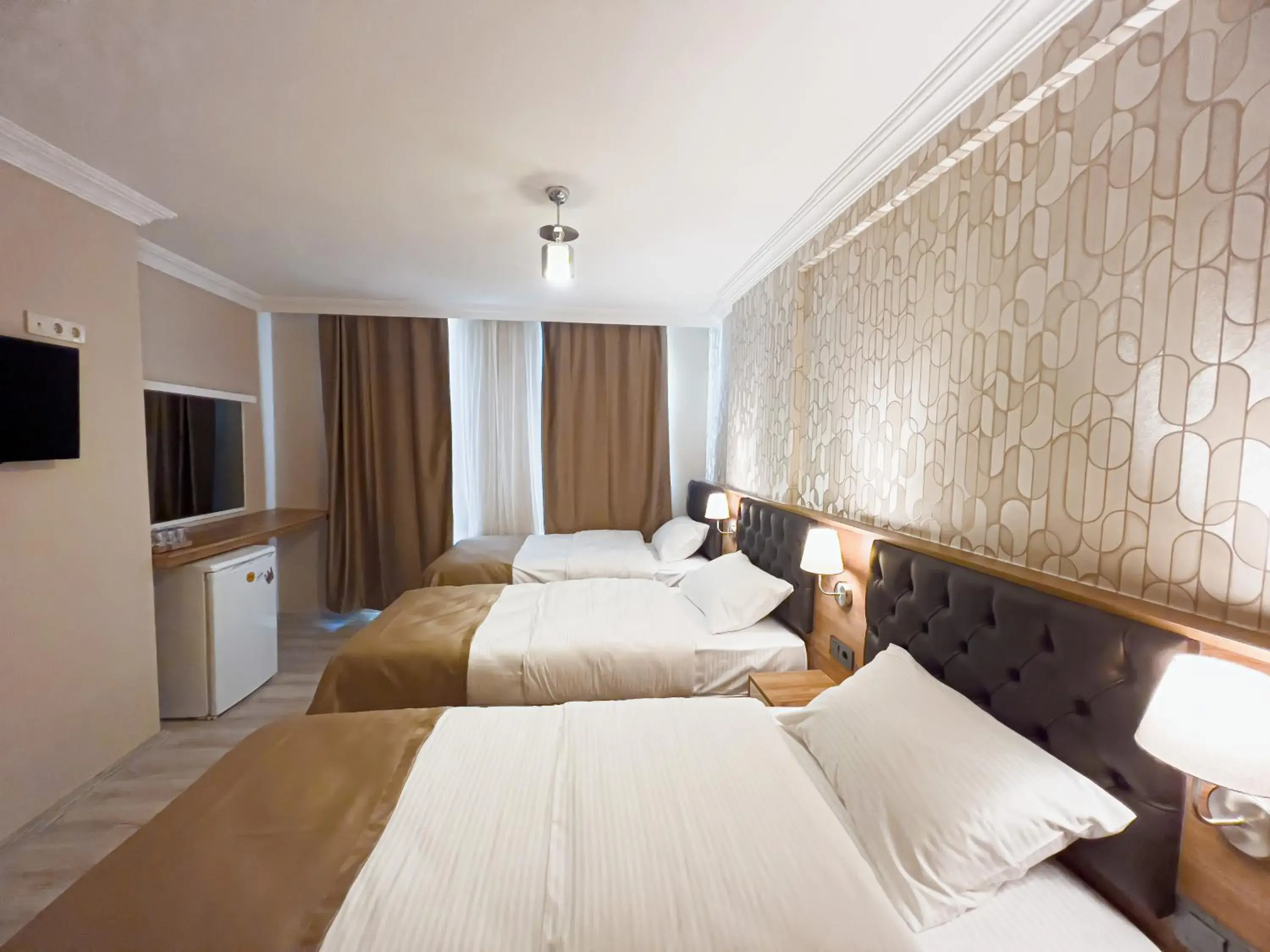 Photo of the whole room, Bed in Helen Inn Photo of the whole room, Bed in Helen Inn