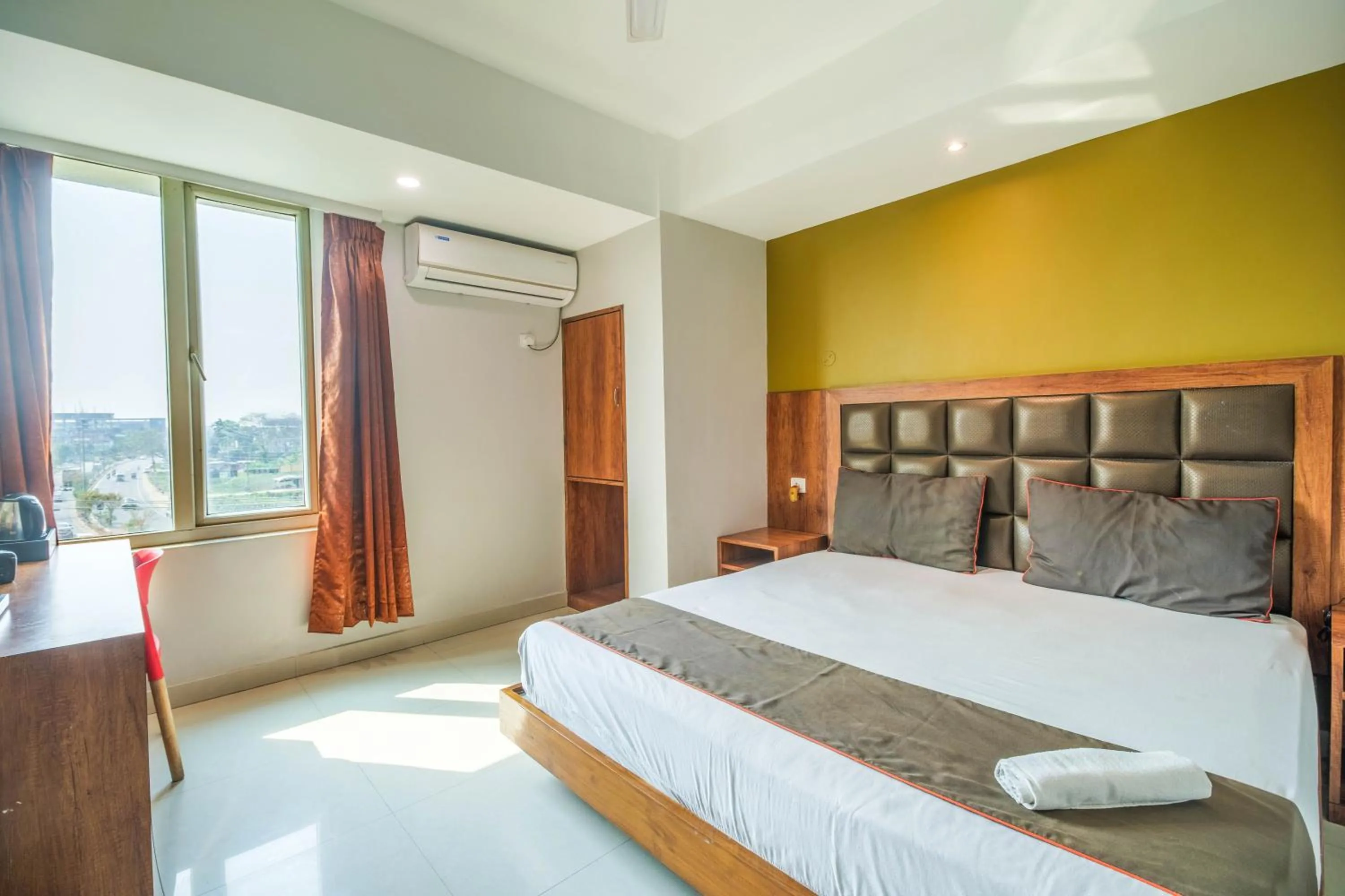 Bed in Hotel Parnil Residency