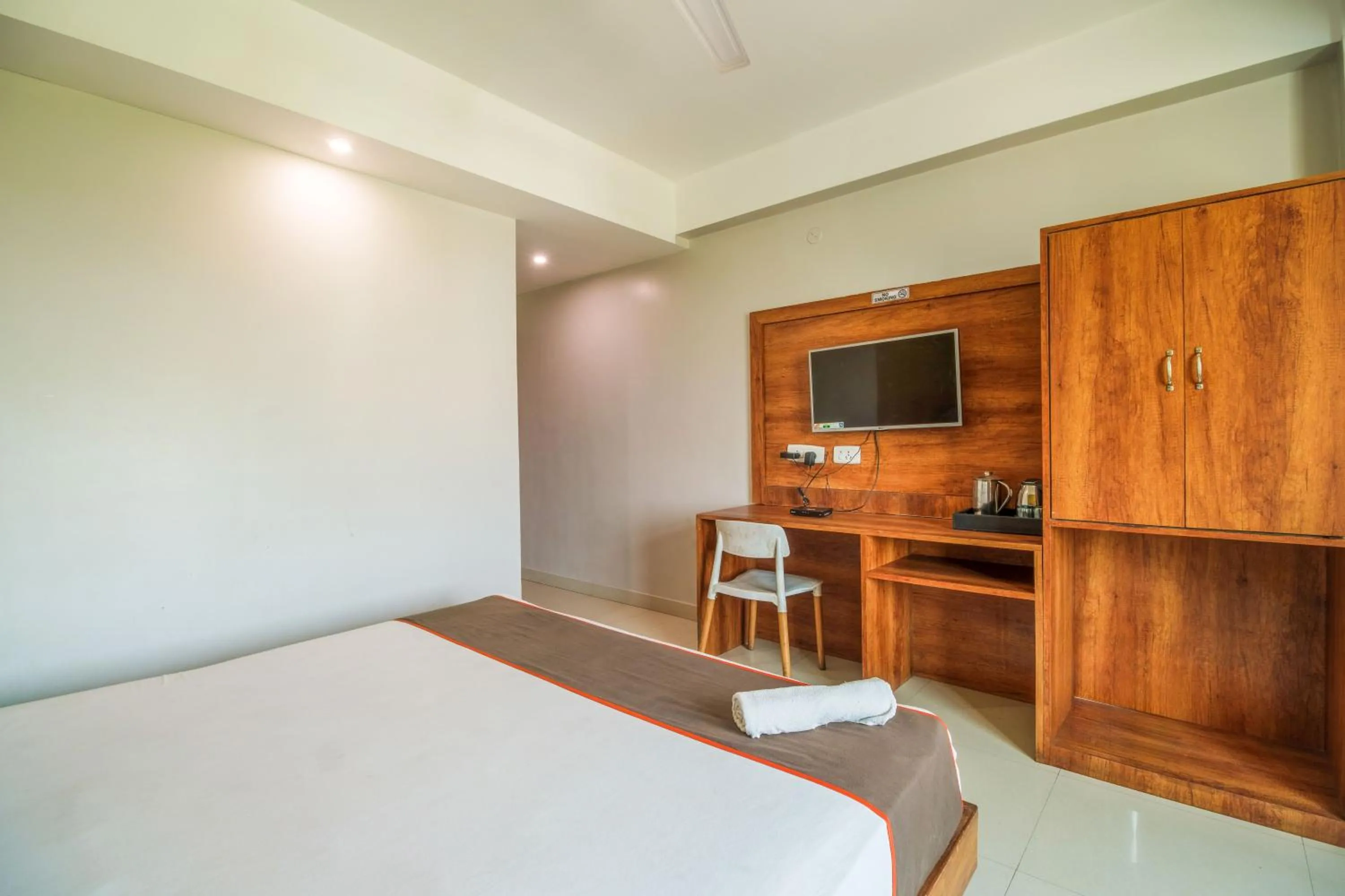Bed in Hotel Parnil Residency