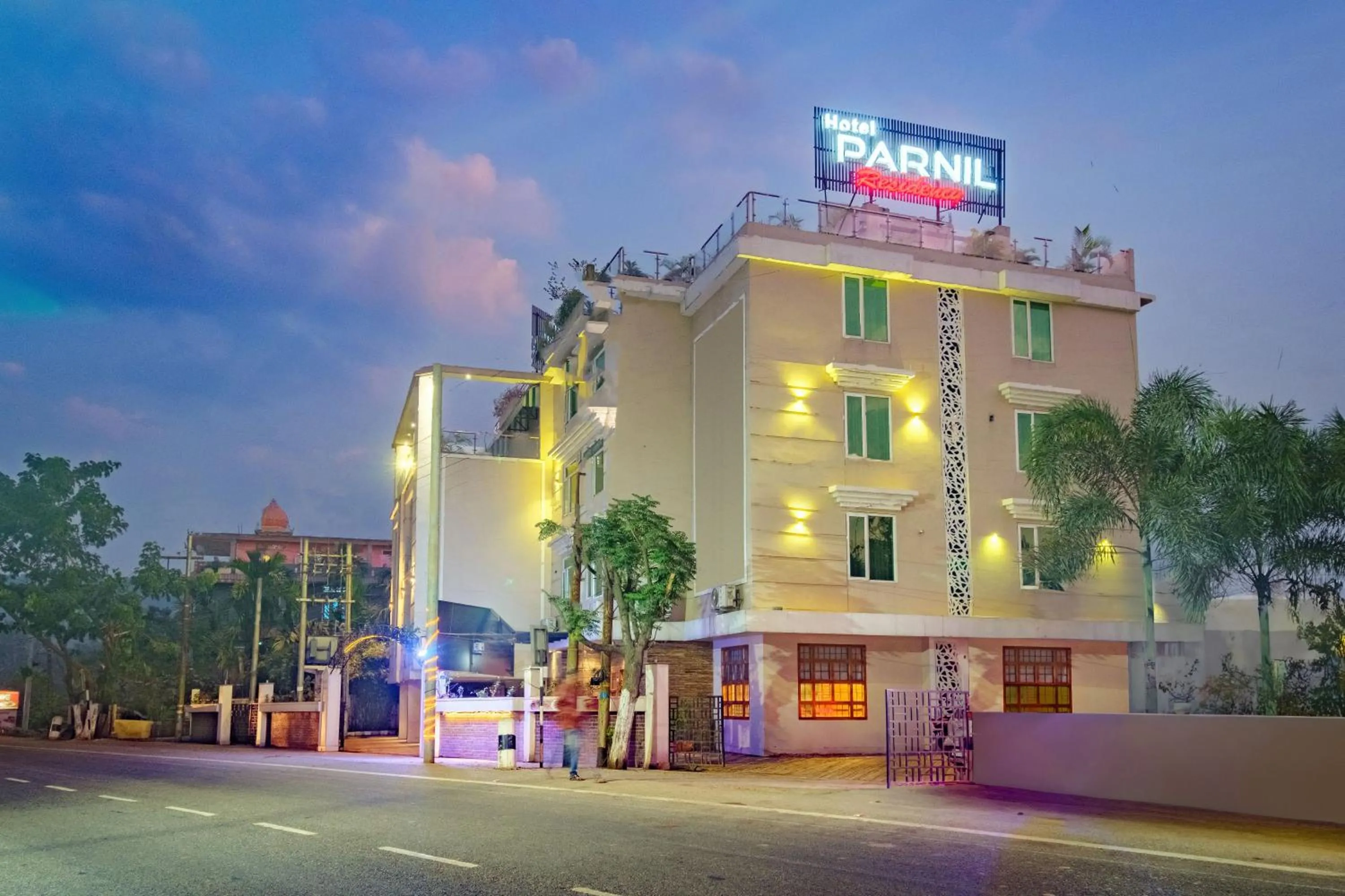 Facade/entrance in Hotel Parnil Residency