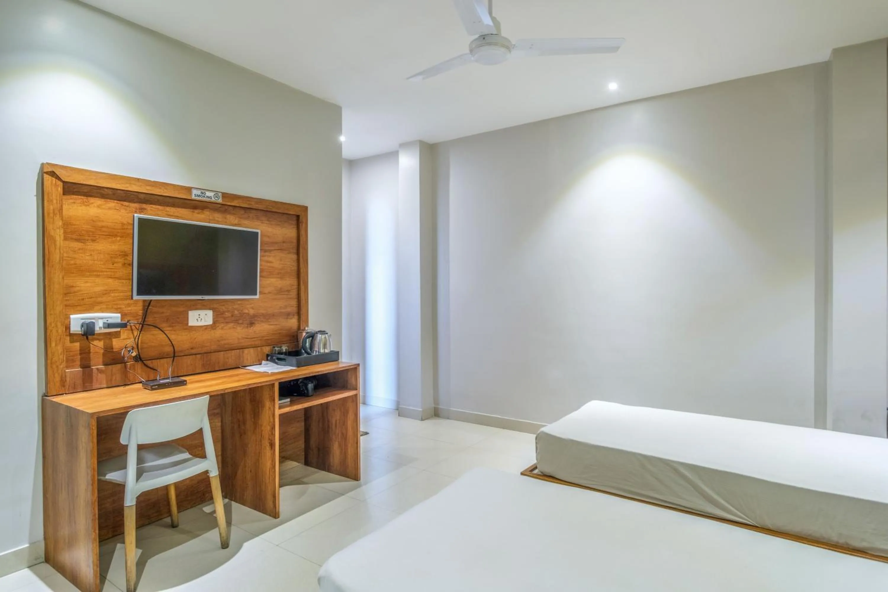 Bed in Hotel Parnil Residency