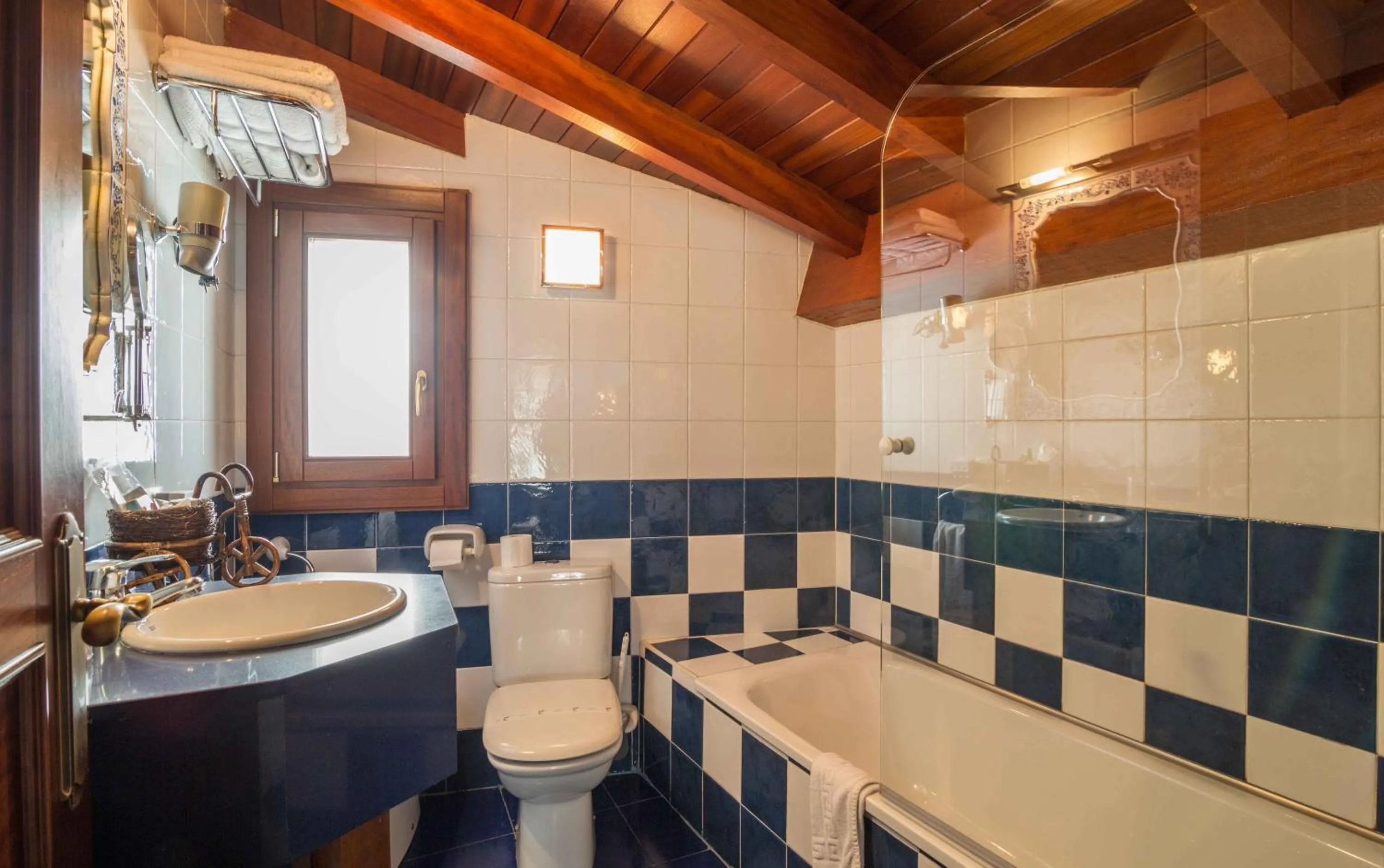 Day in Gran Hotel Rural Cela