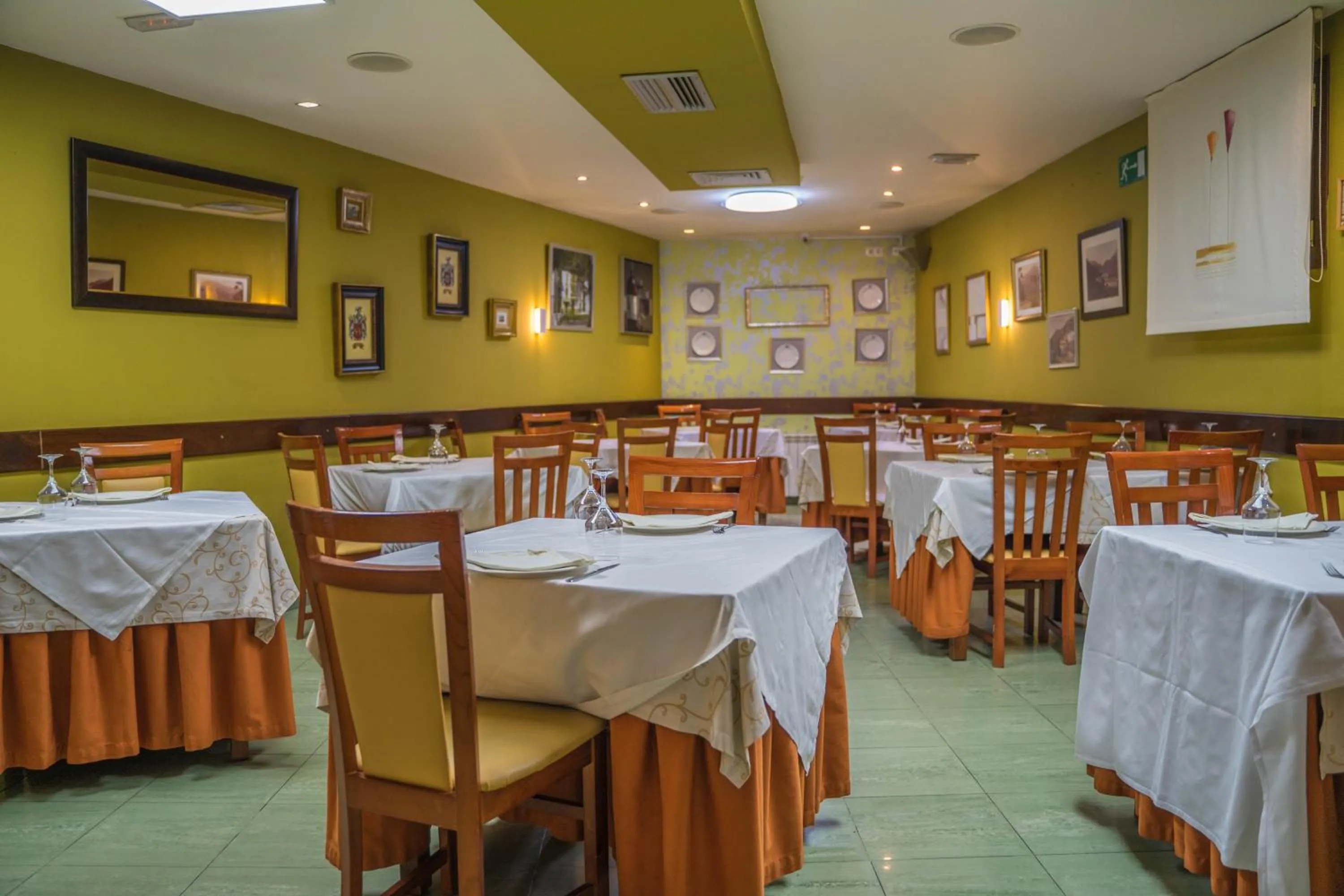 Restaurant/places to eat in Gran Hotel Rural Cela