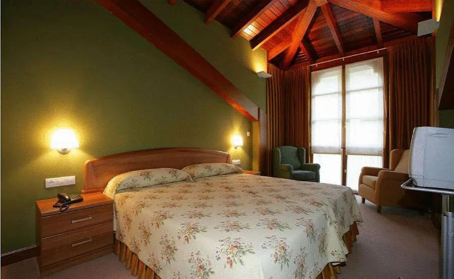 Photo of the whole room, Bed in Gran Hotel Rural Cela