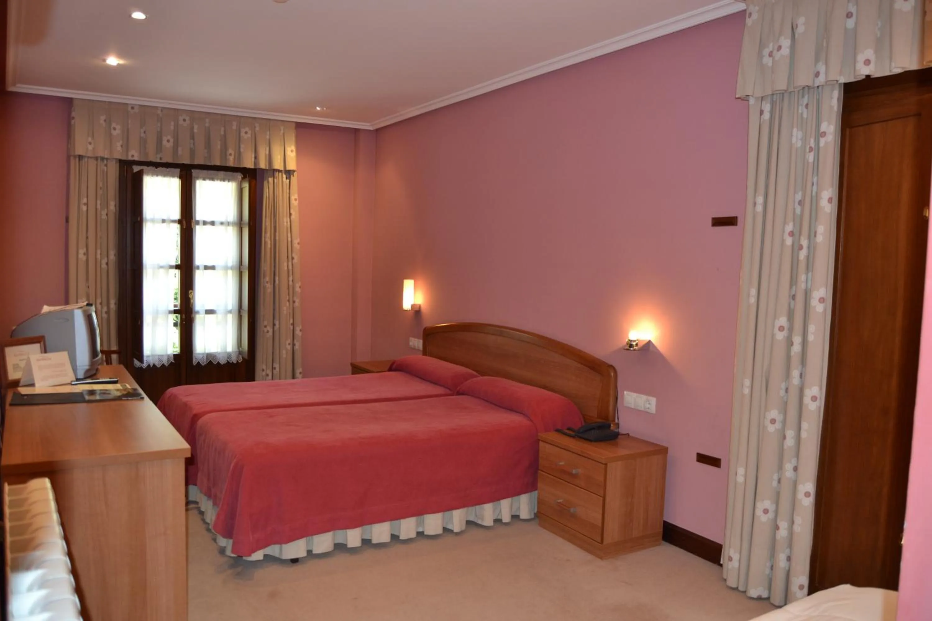 Photo of the whole room, Bed in Gran Hotel Rural Cela