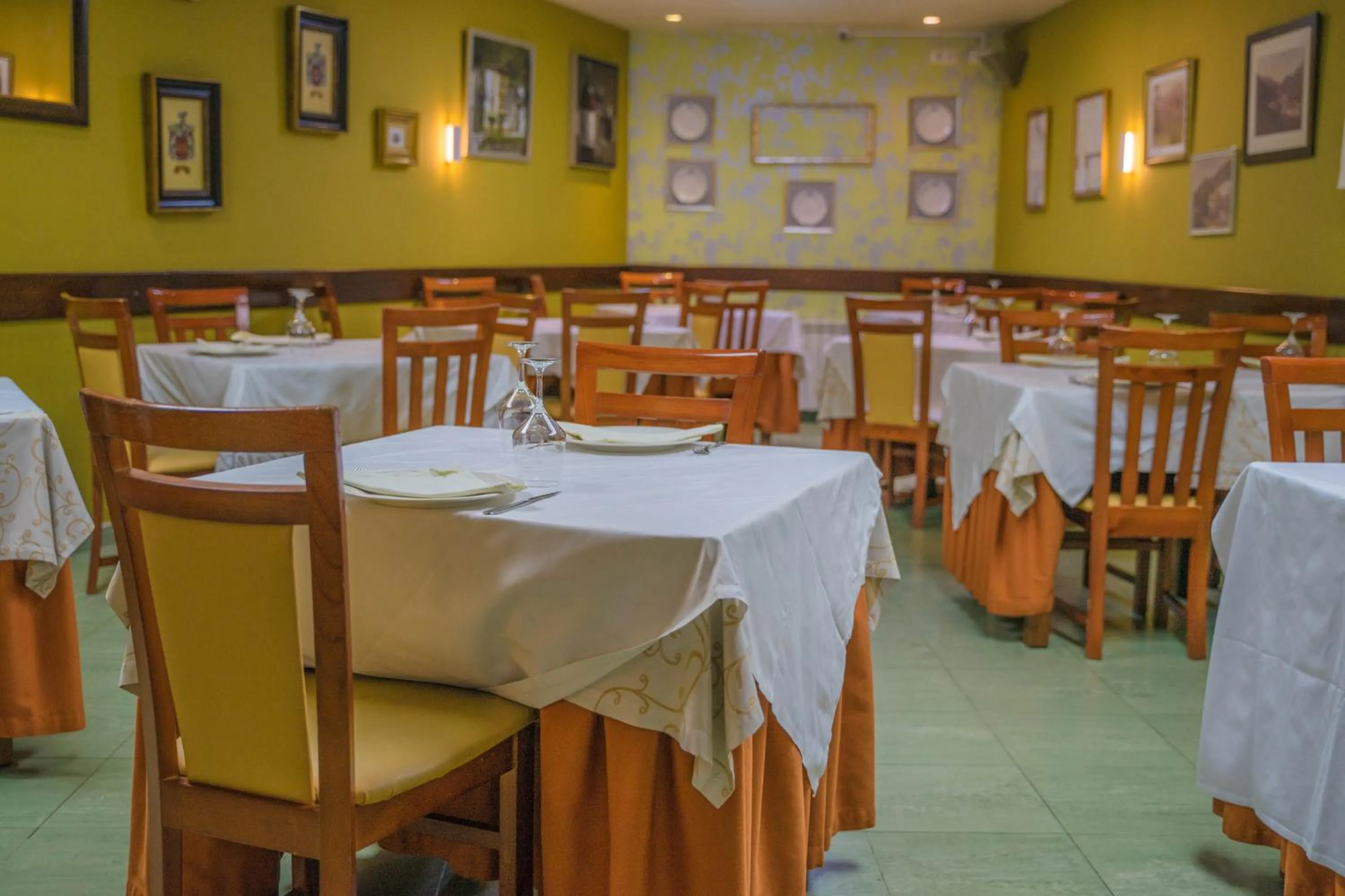 Restaurant/places to eat in Gran Hotel Rural Cela