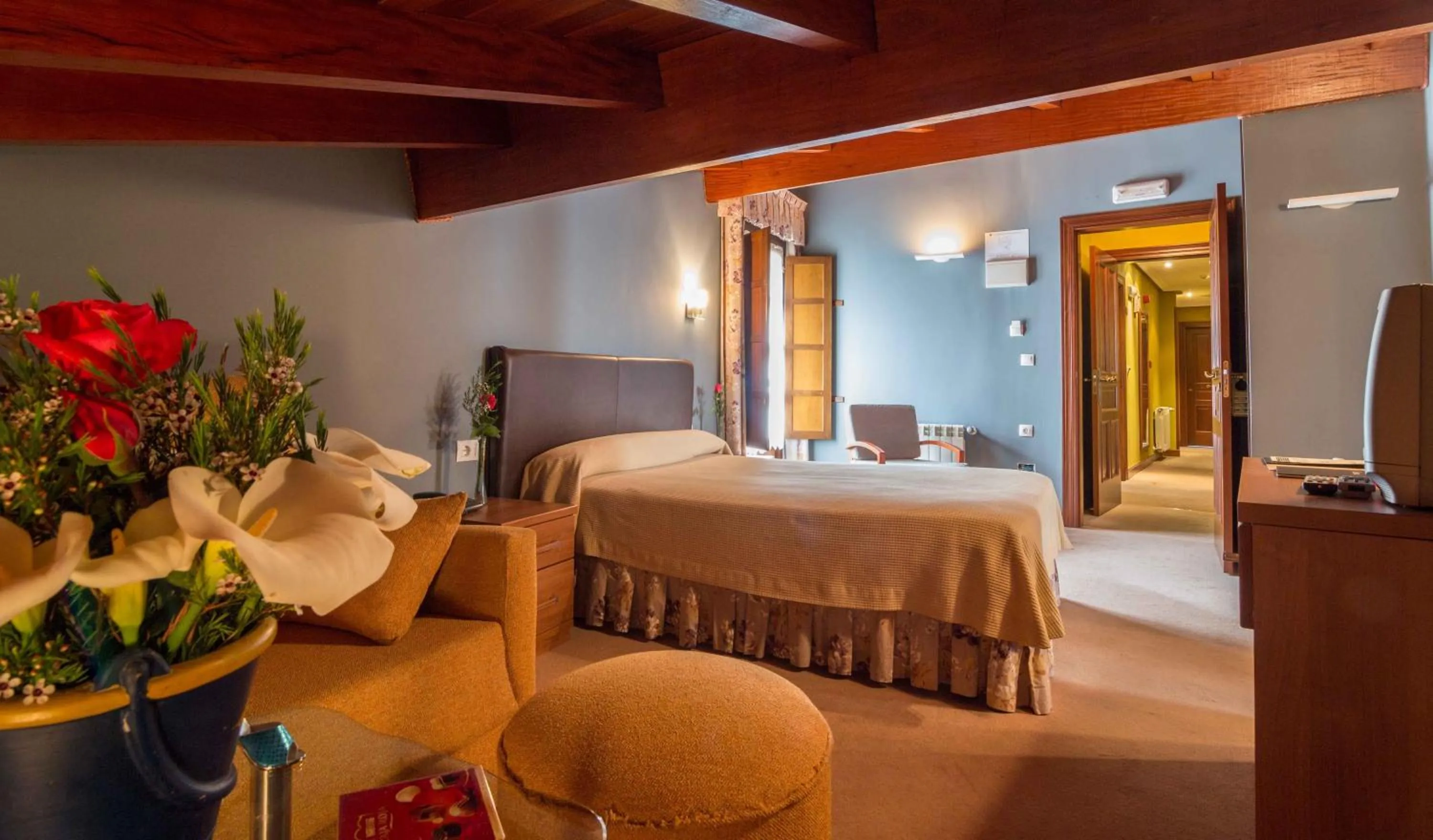 Photo of the whole room, Bed in Gran Hotel Rural Cela