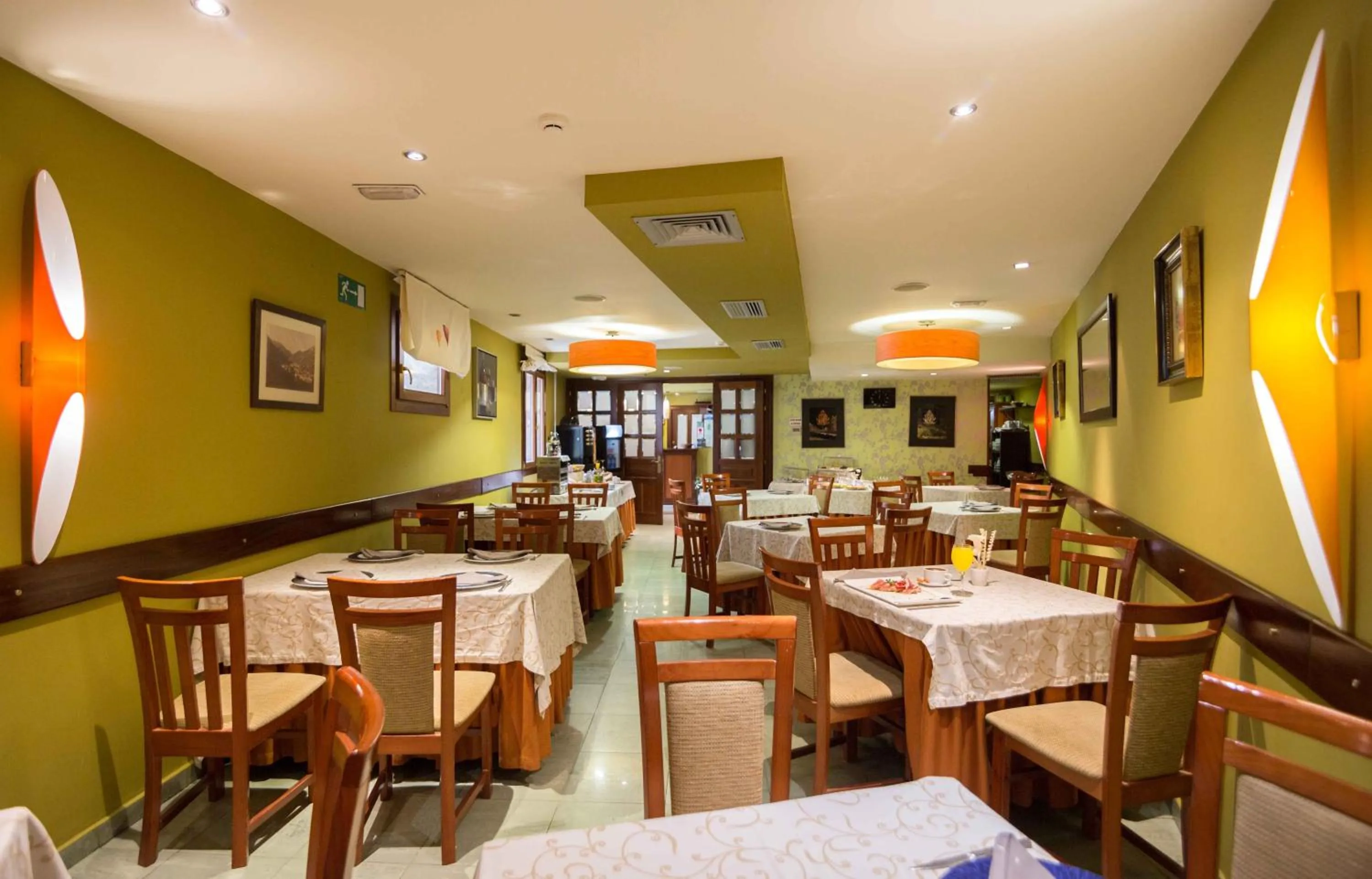 Restaurant/places to eat in Gran Hotel Rural Cela