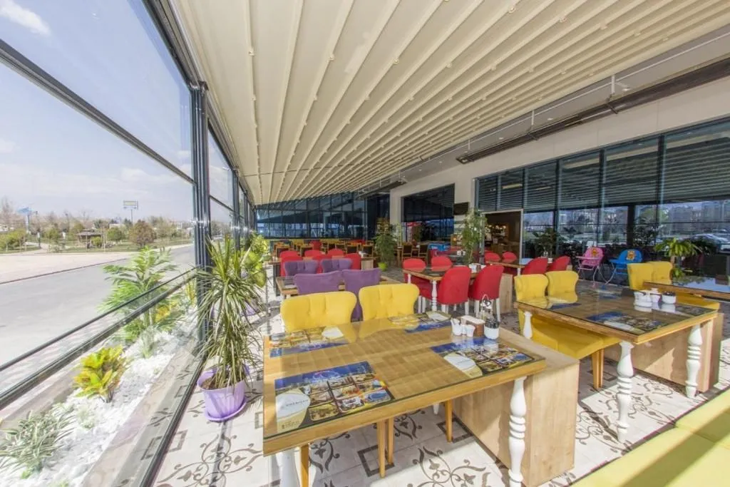 Restaurant/places to eat in GHERDAN GOLD OTEL