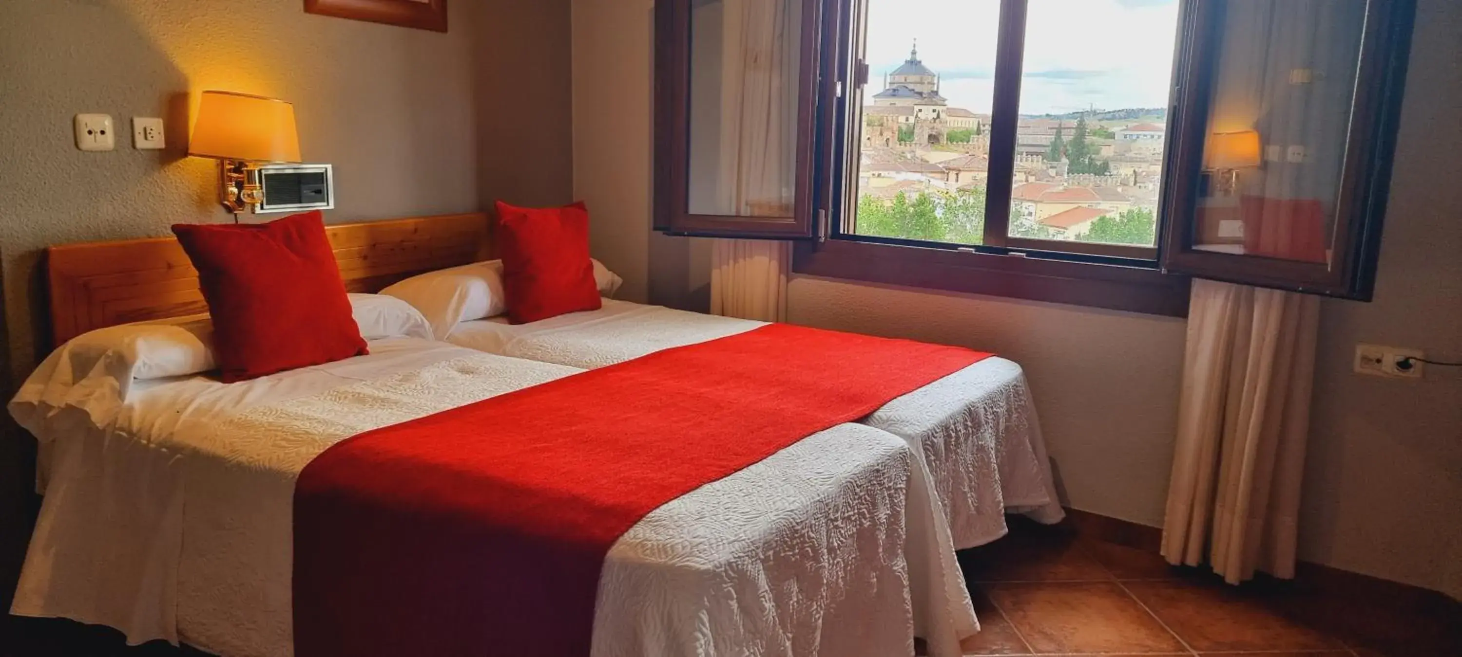 Bedroom, Bed in Hotel Real De Toledo Bedroom, Bed in Hotel Real De Toledo