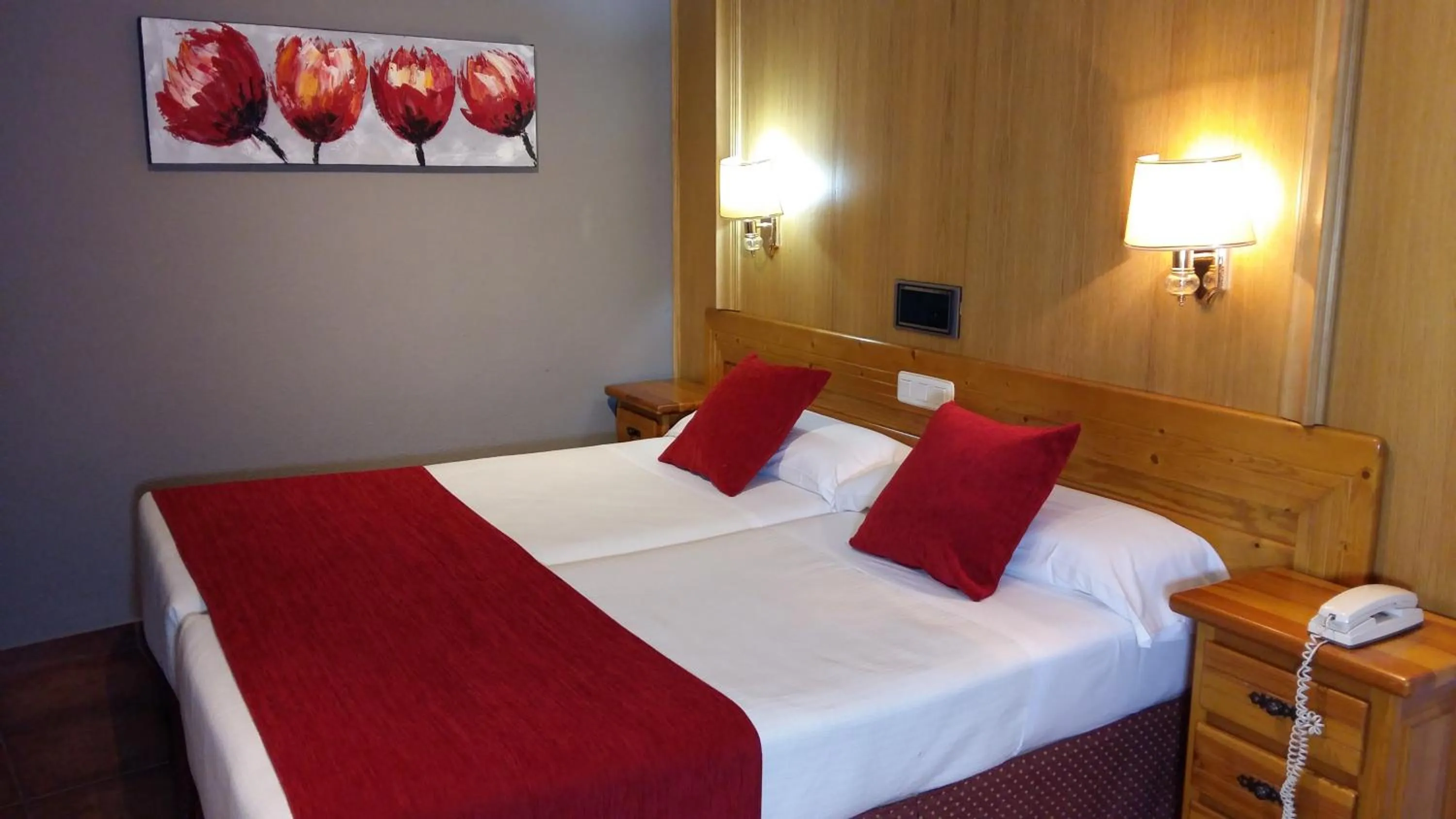 Bedroom, Bed in Hotel Real De Toledo