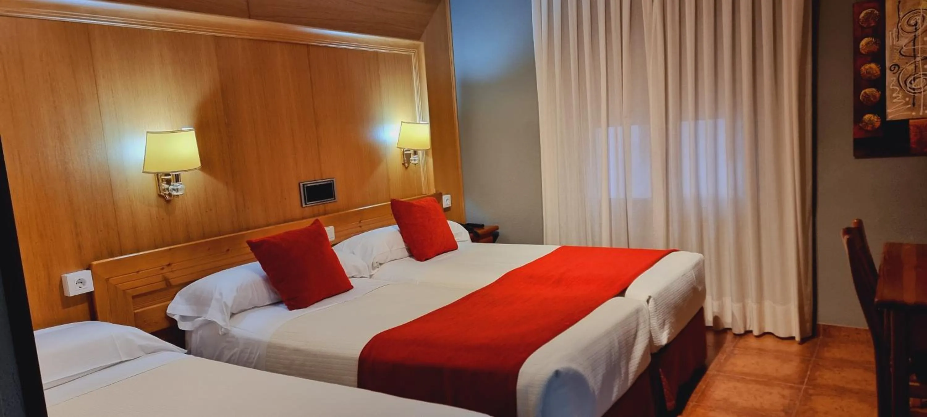 Bedroom, Bed in Hotel Real De Toledo