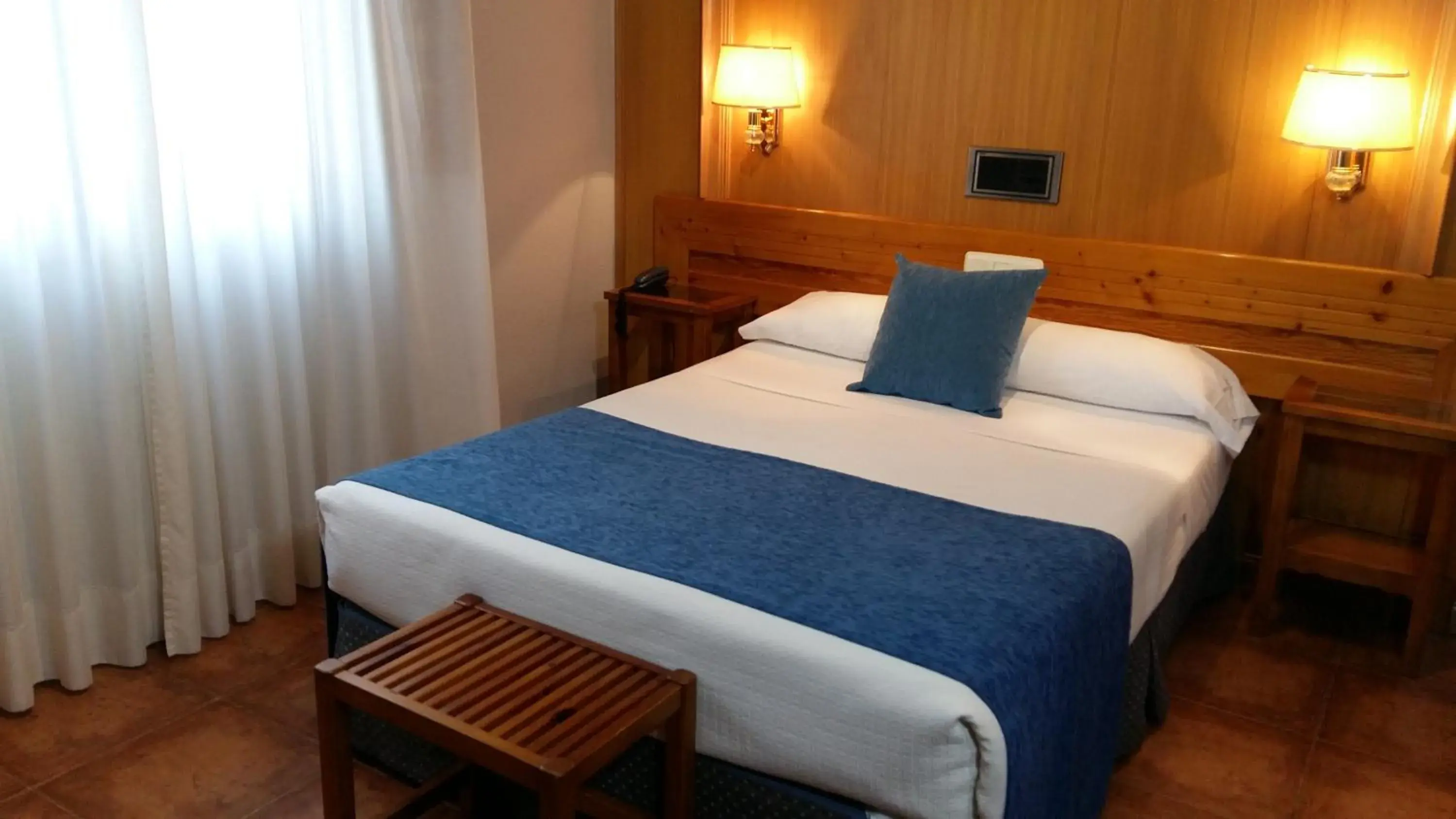 Double Room in Hotel Real De Toledo Double Room in Hotel Real De Toledo