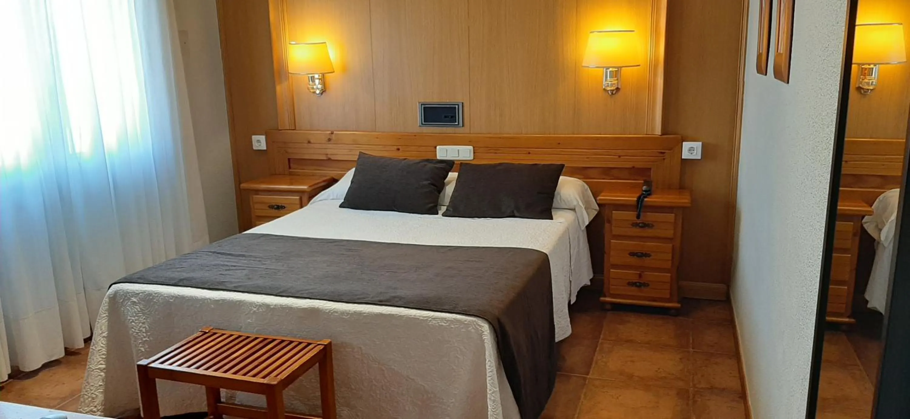 Bedroom, Bed in Hotel Real De Toledo