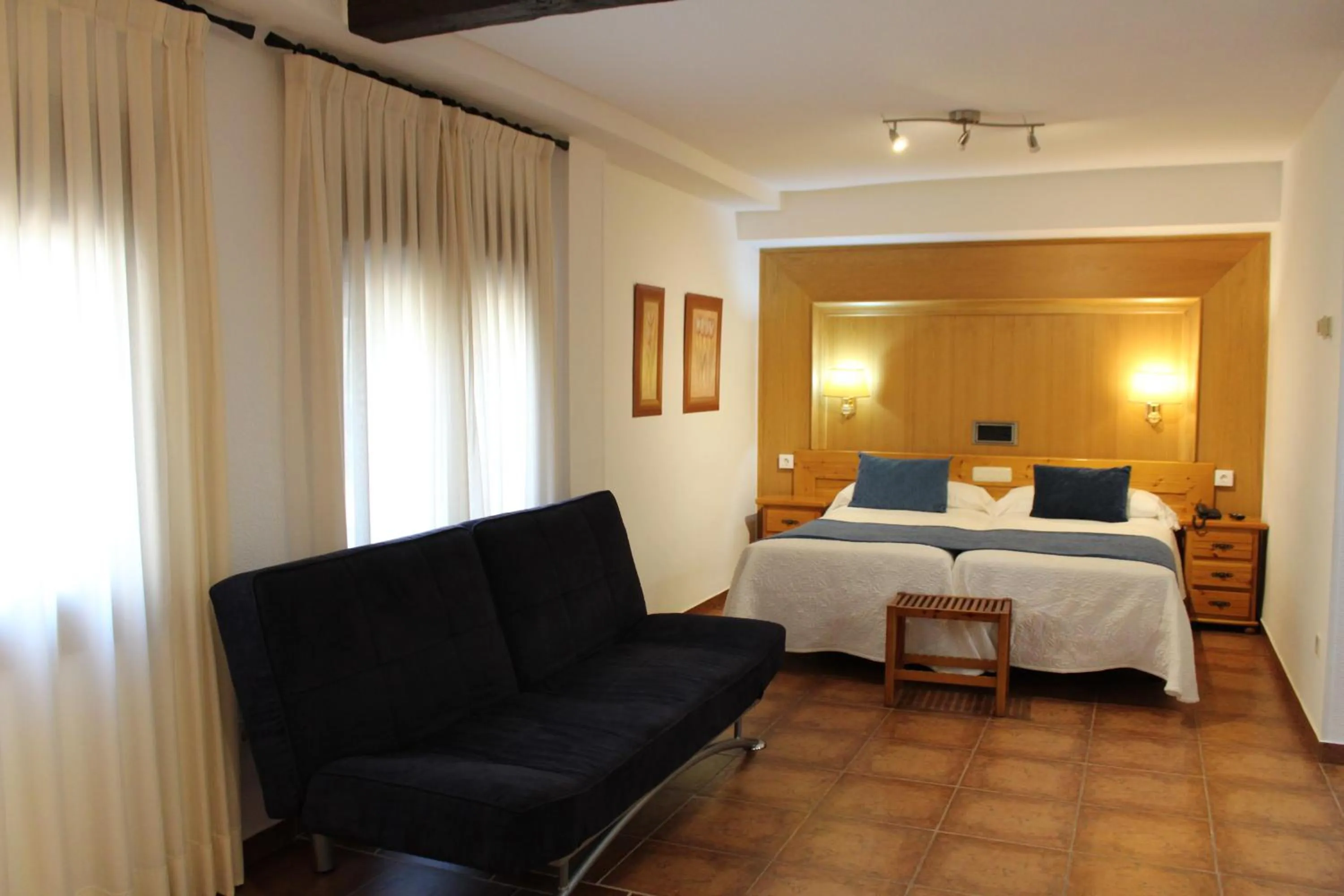 Bedroom, Bed in Hotel Real De Toledo