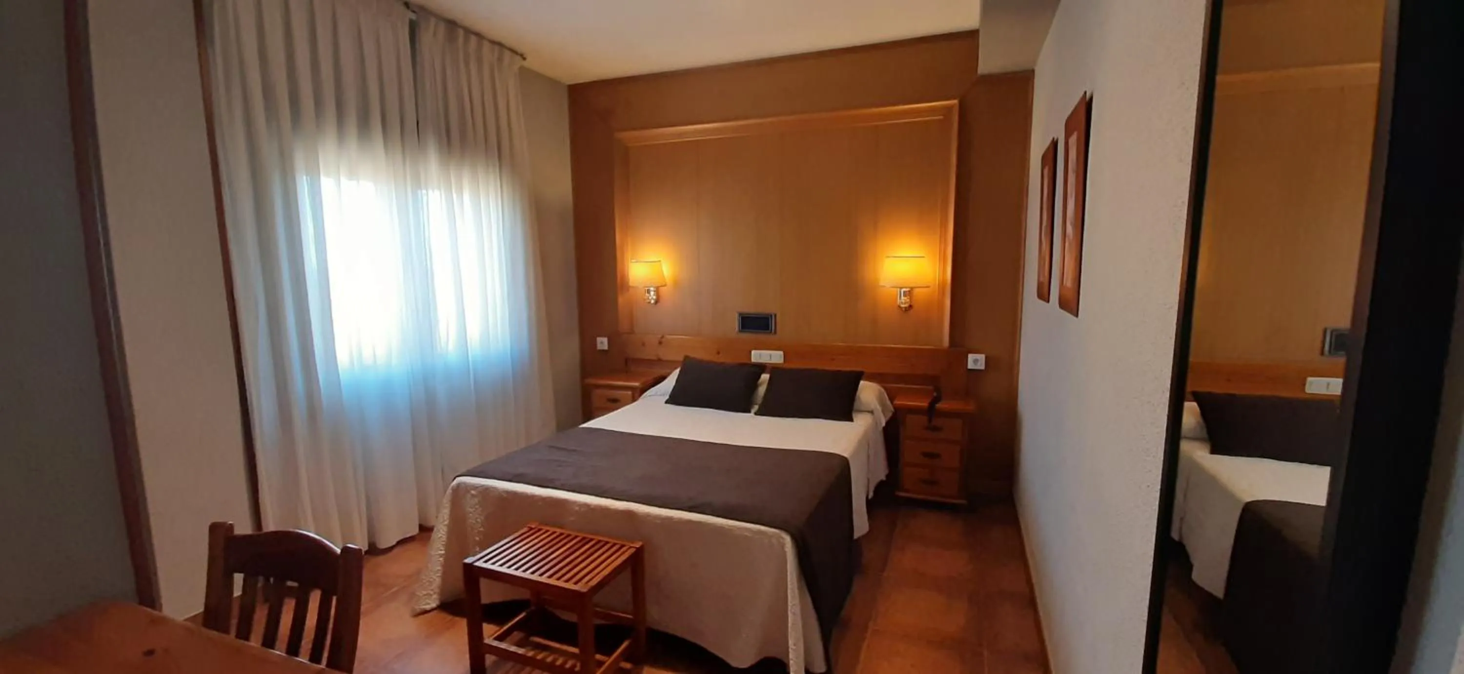 Photo of the whole room, Bed in Hotel Real De Toledo