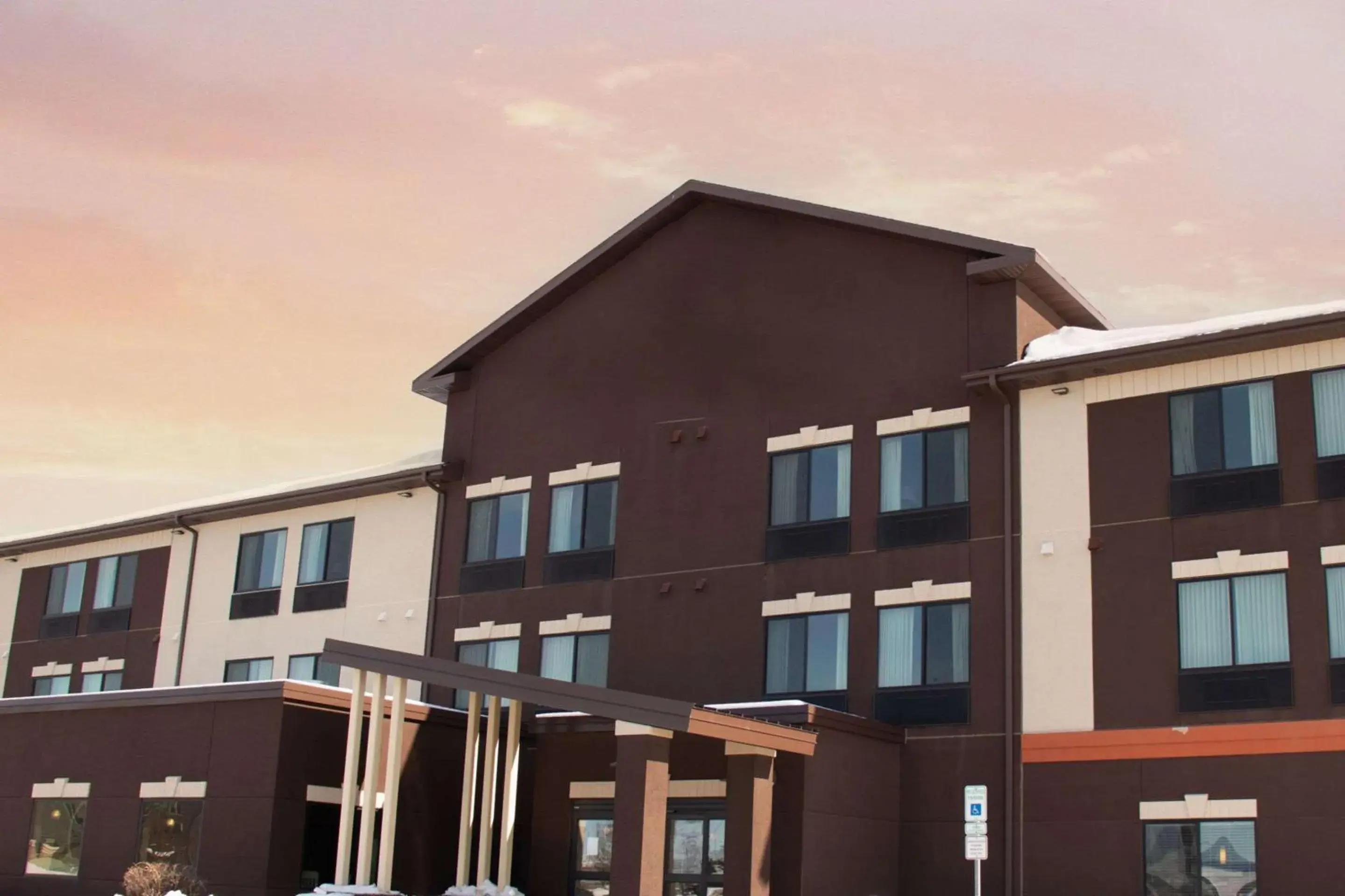 Property building in Grand Forks Lodge and Suites Property building in Grand Forks Lodge and Suites