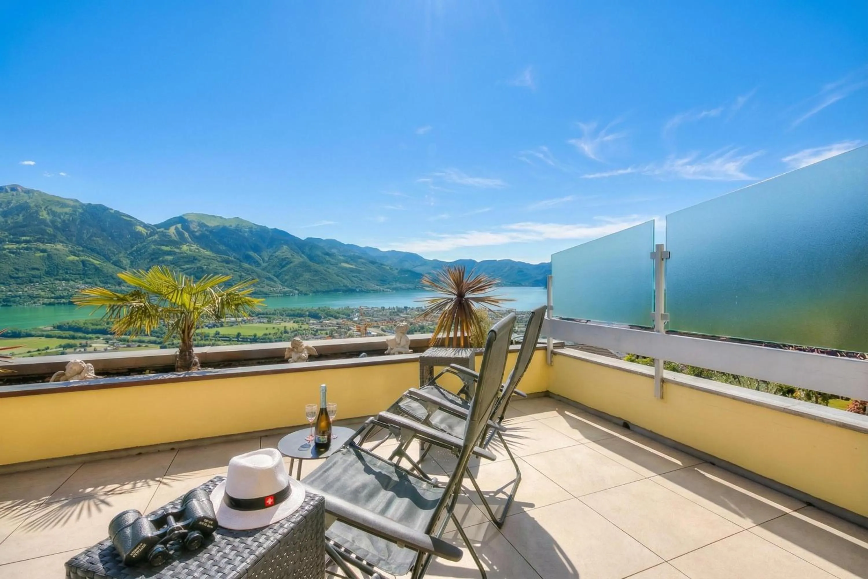 Panorama Maggiore Apartment- Happy Rentals