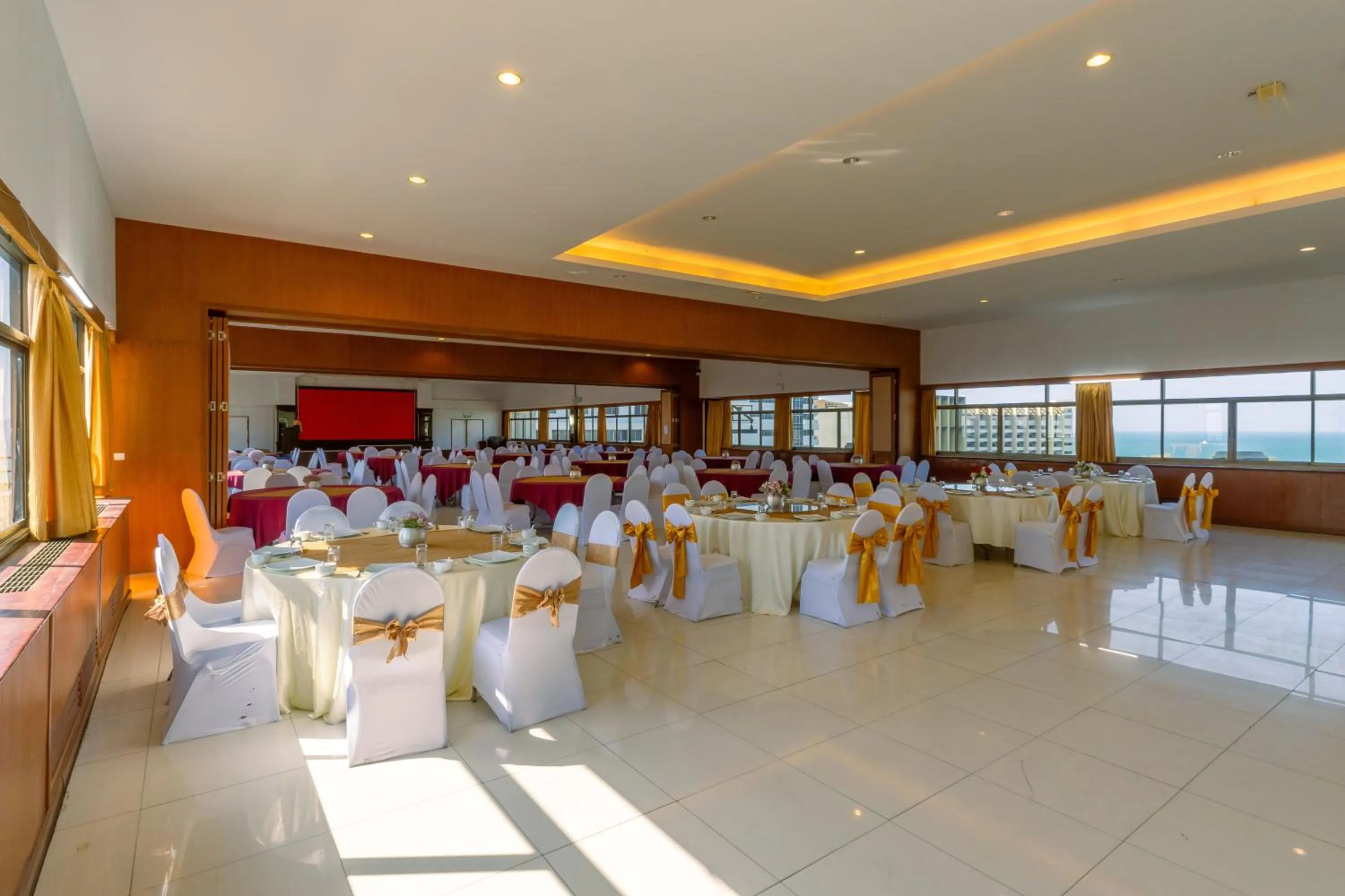Meeting/conference room in Mountain Beach Resort & Convention Center