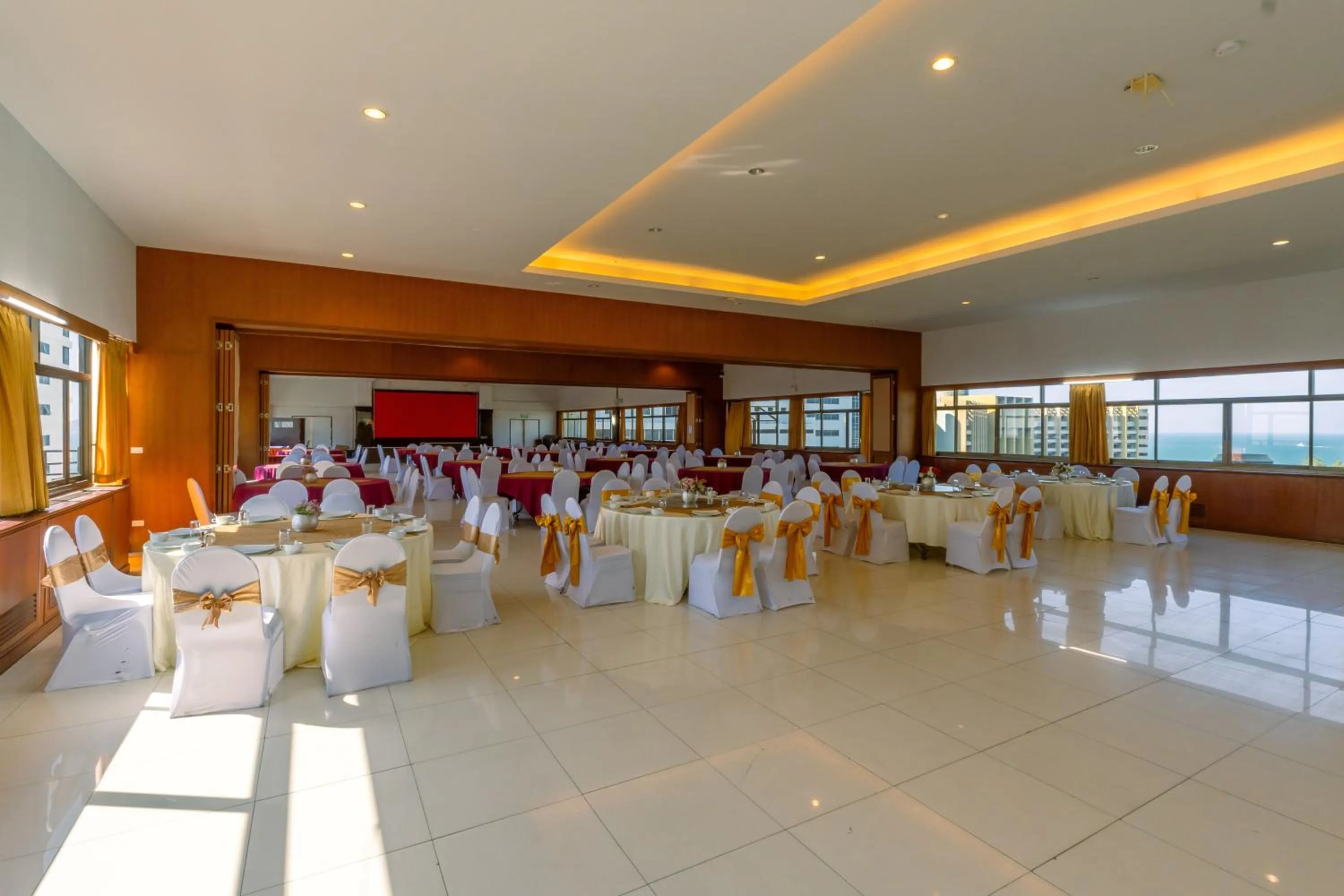 Meeting/conference room in Mountain Beach Resort & Convention Center