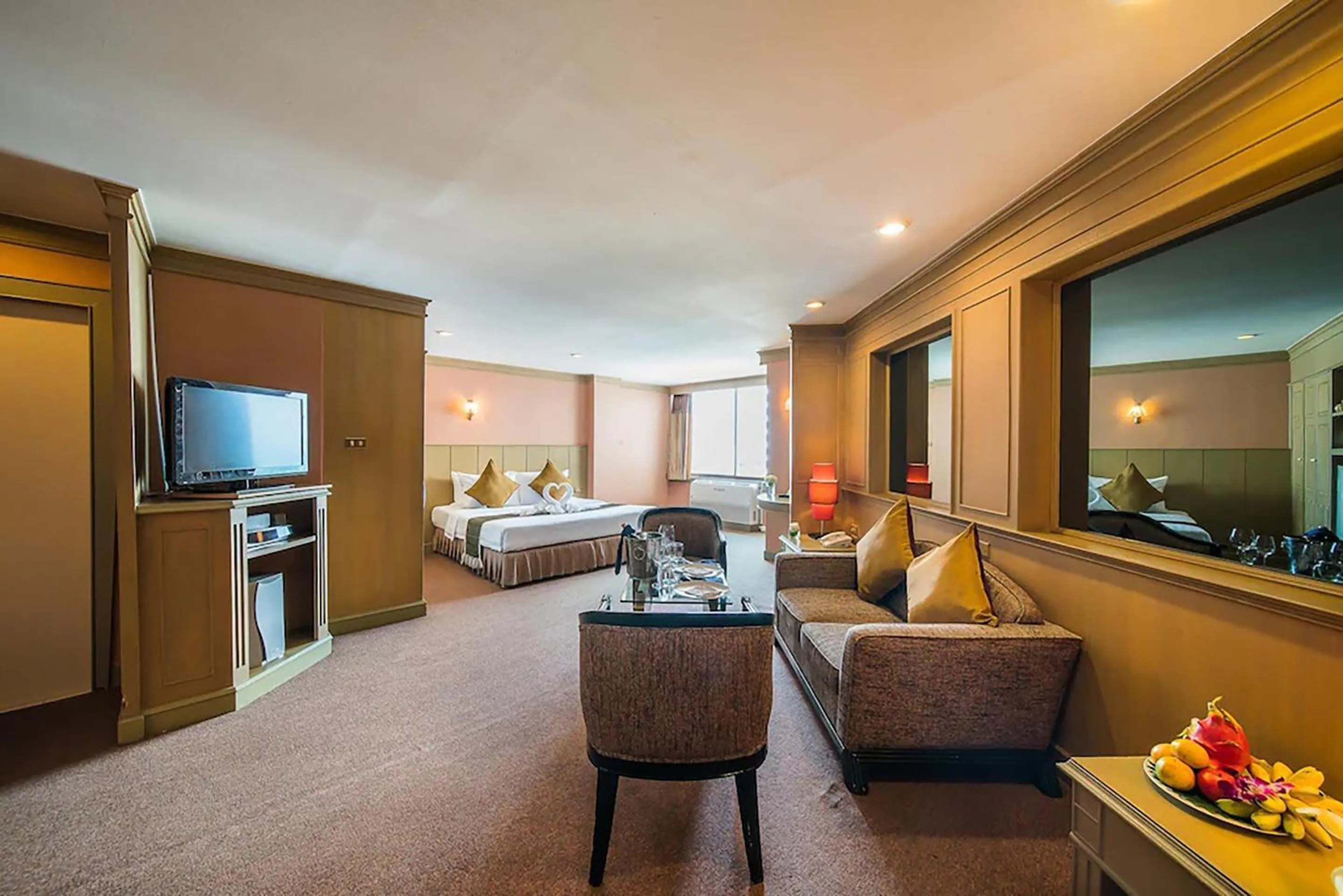 Living room, Bed in Mountain Beach Resort & Convention Center