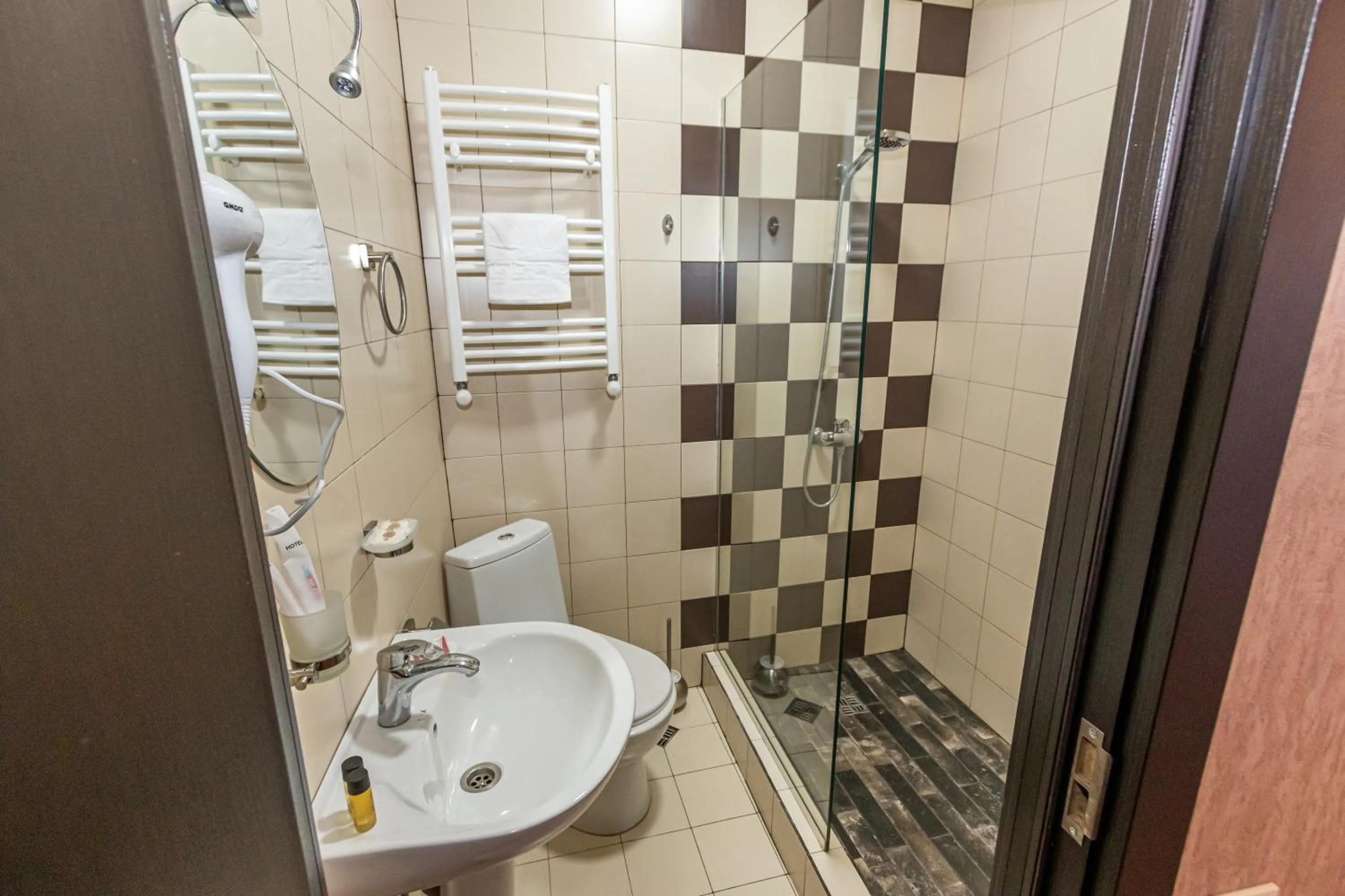Shower in Hotel Old Tbilisi 5 rooms