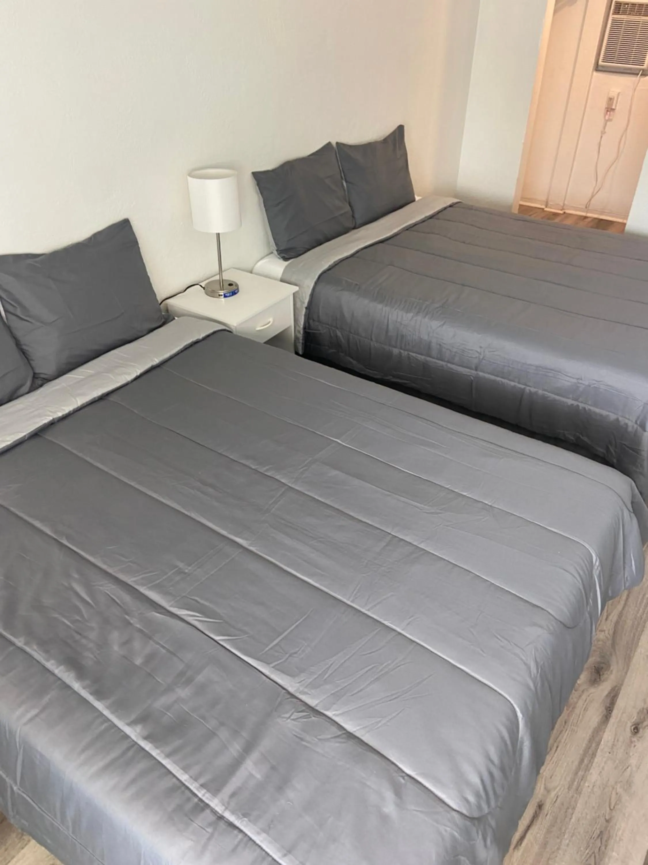 Bed in Uptown Inn & Suites