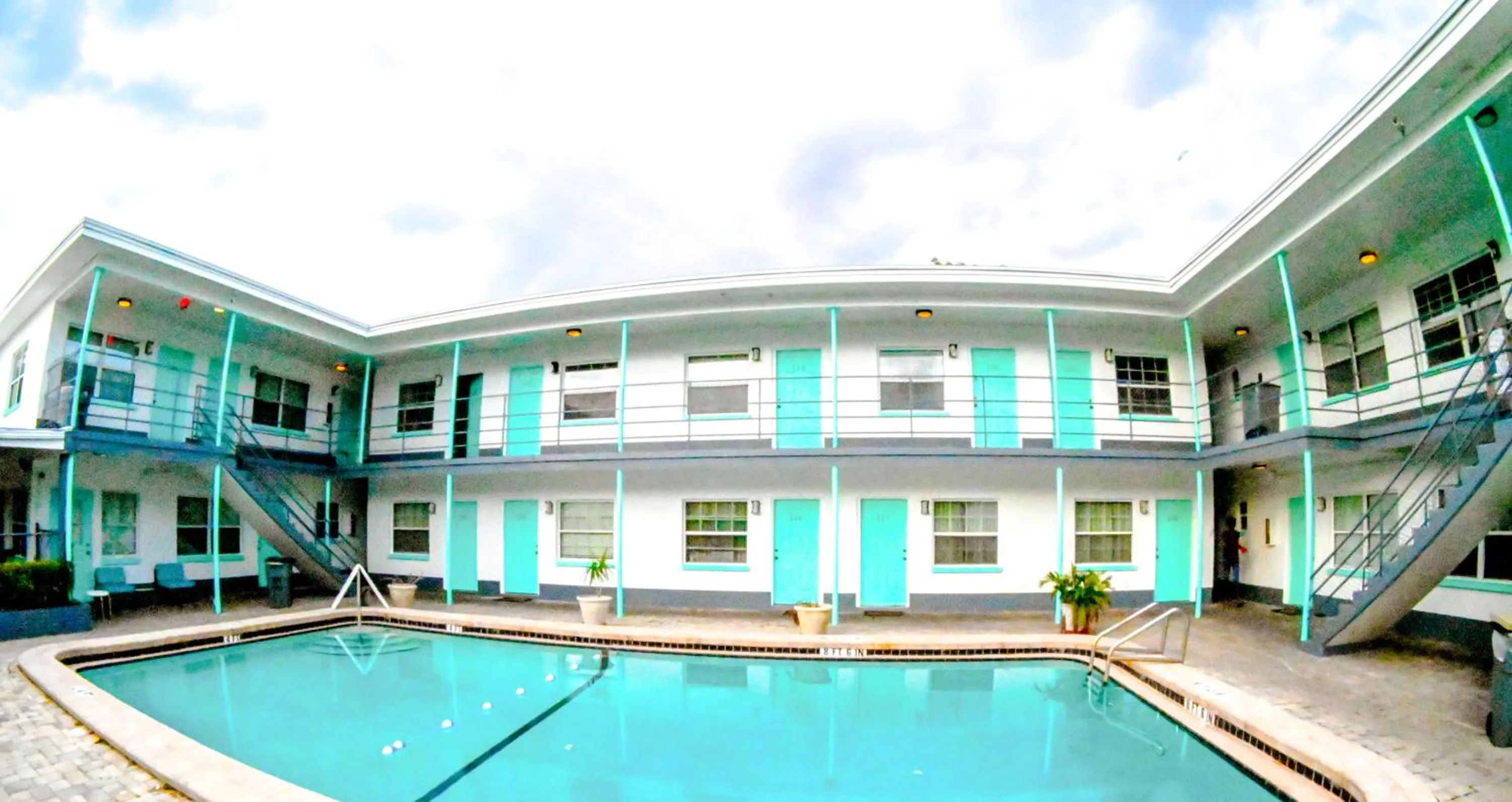 Swimming pool in Uptown Inn & Suites