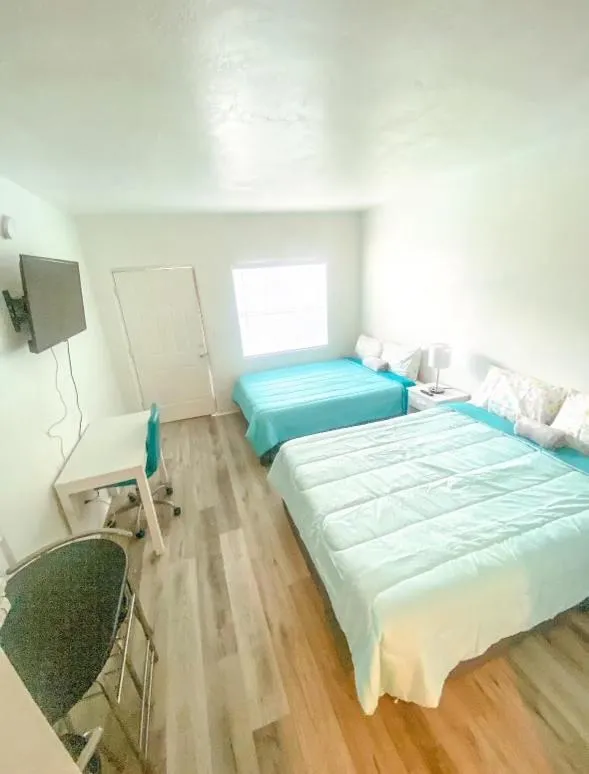 Bed in Uptown Inn & Suites