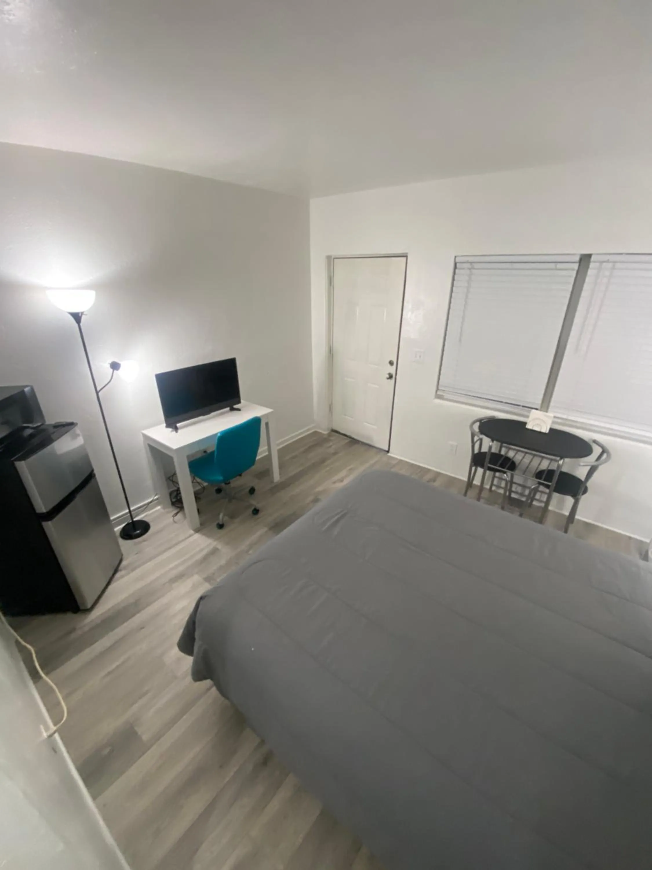 Bed in Uptown Inn & Suites