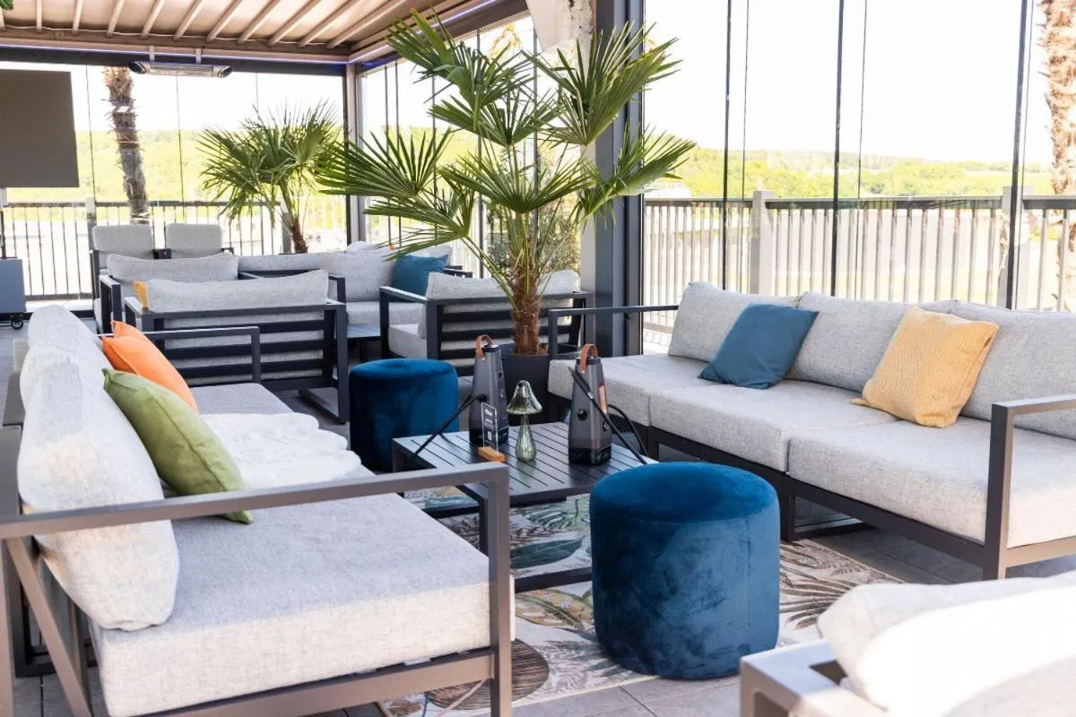 Lounge or bar in Point 7 Hotel