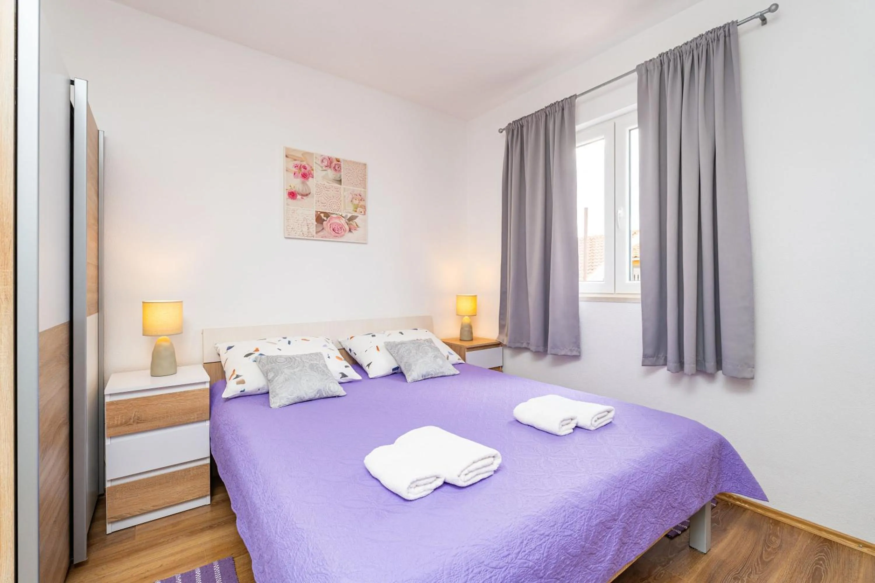 Bed in Sea View Apartment Nuncijata