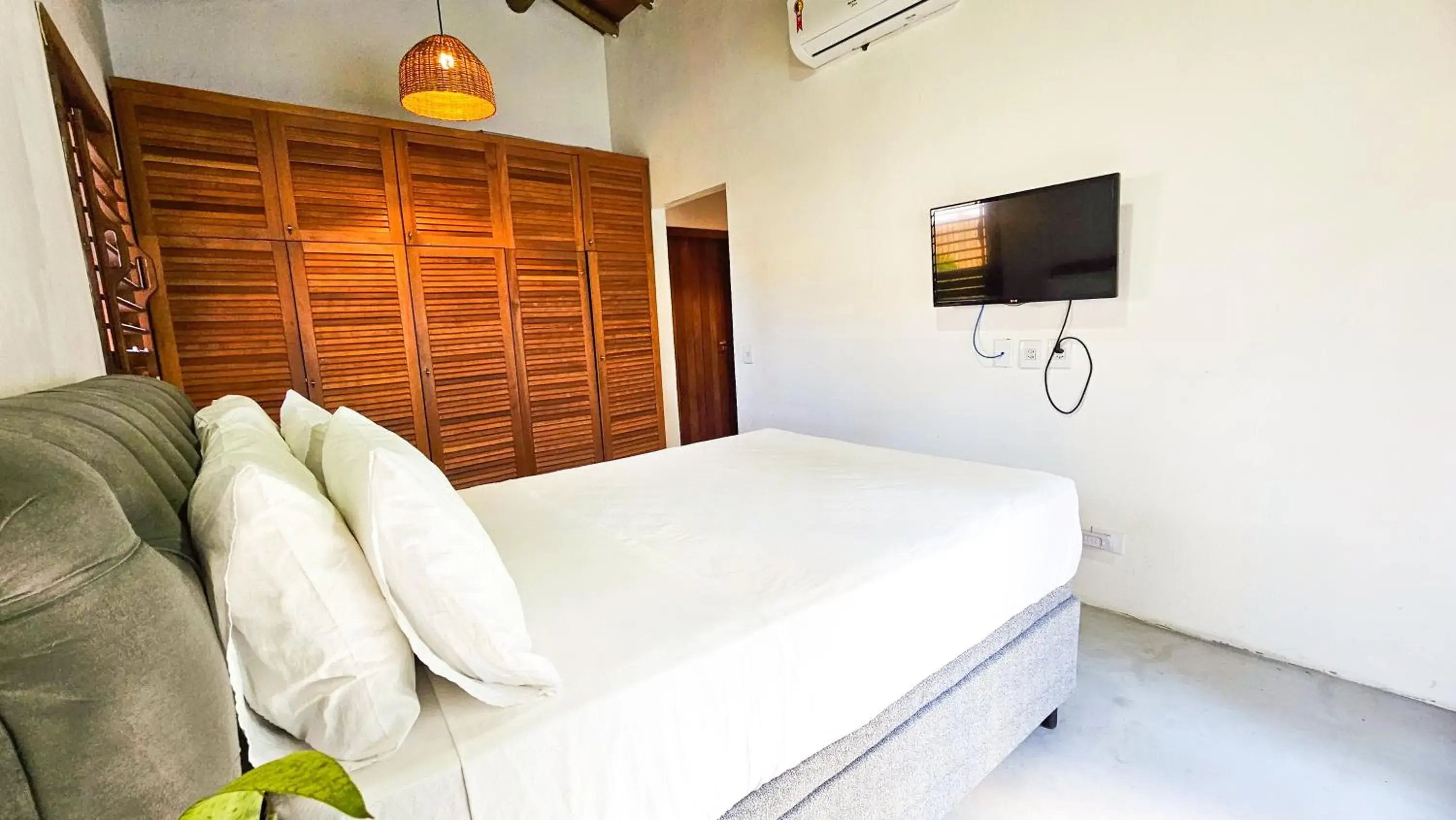 TV and multimedia, Bed in Villa Mediterrâneo Trancoso TV and multimedia, Bed in Villa Mediterrâneo Trancoso