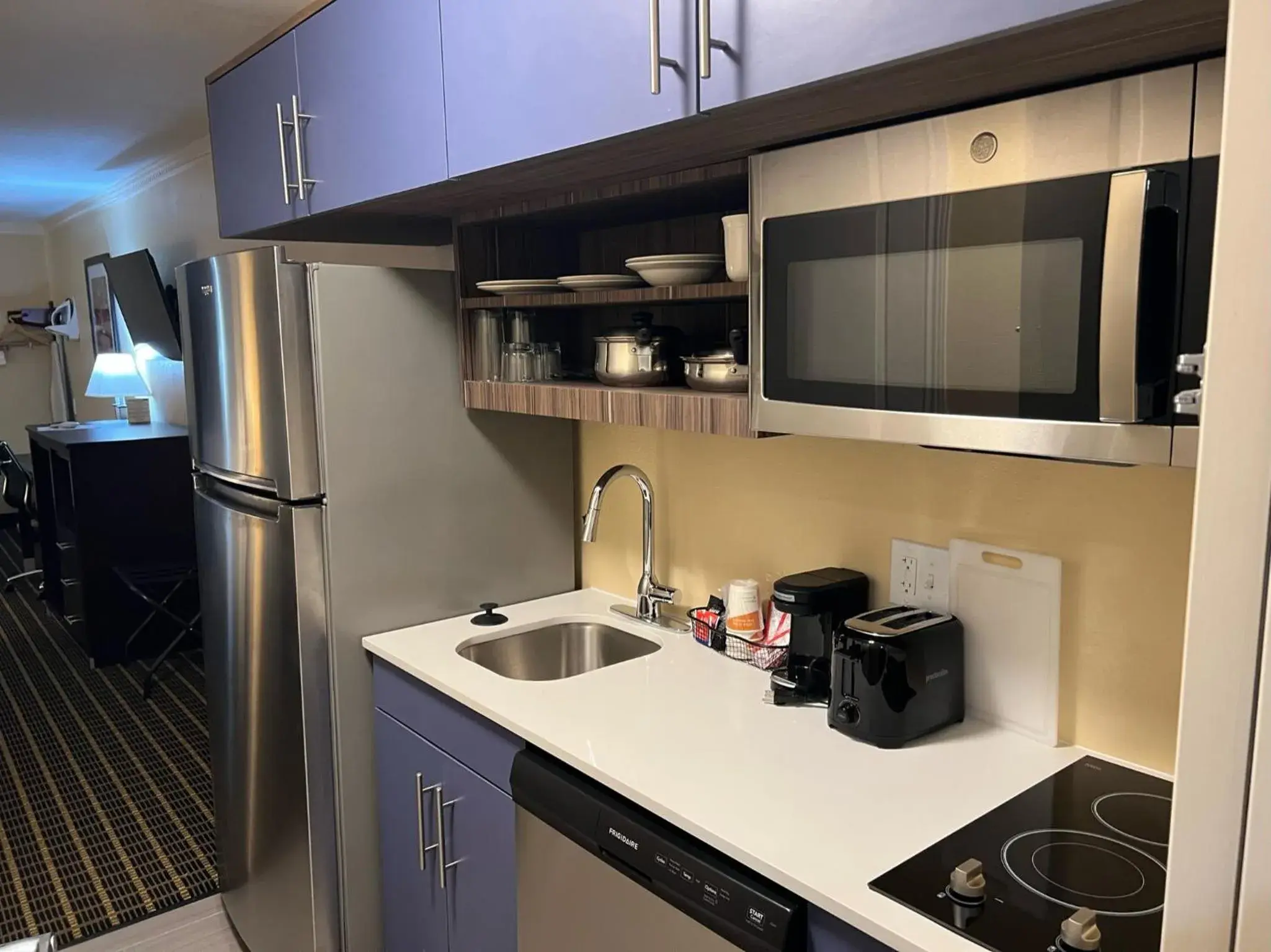 kitchen in MainStay Suites Ozona I-10 kitchen in MainStay Suites Ozona I-10