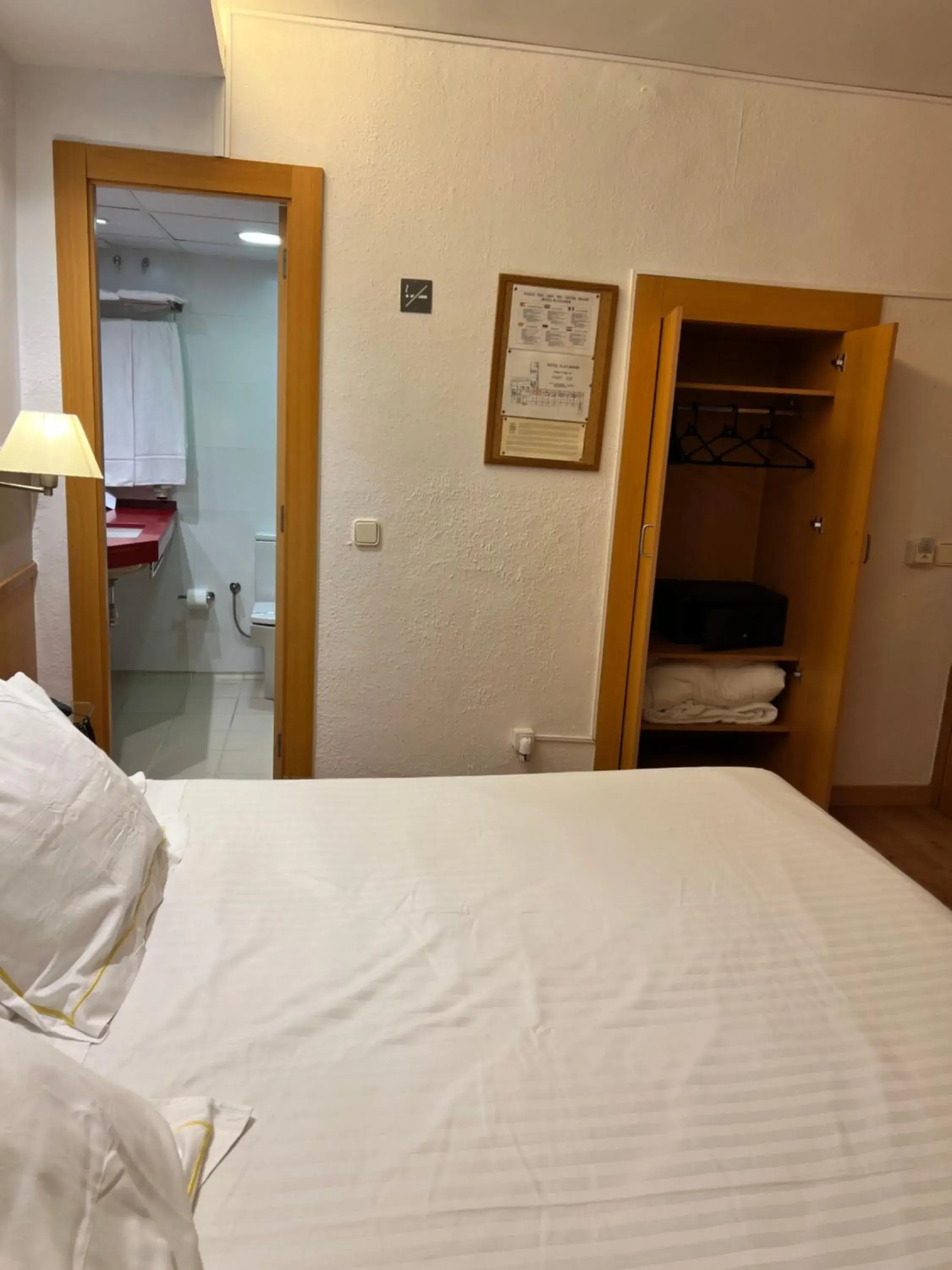 Photo of the whole room, Bed in Platjador Photo of the whole room, Bed in Platjador