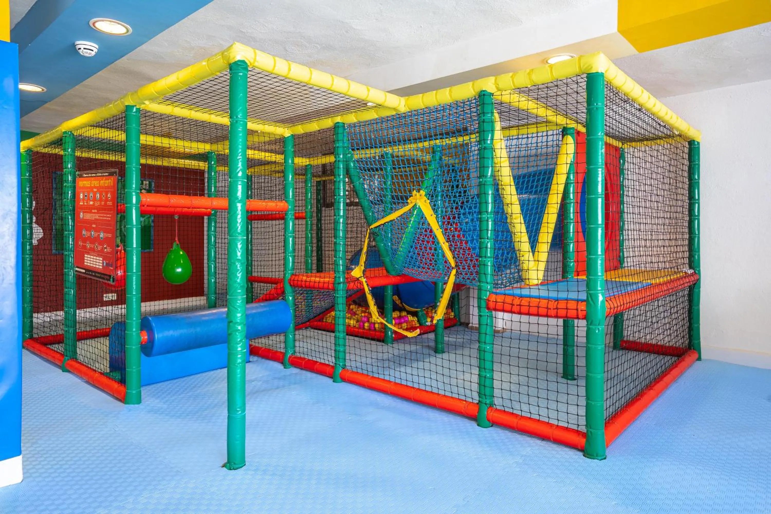 Kids's club in THB Guya Playa