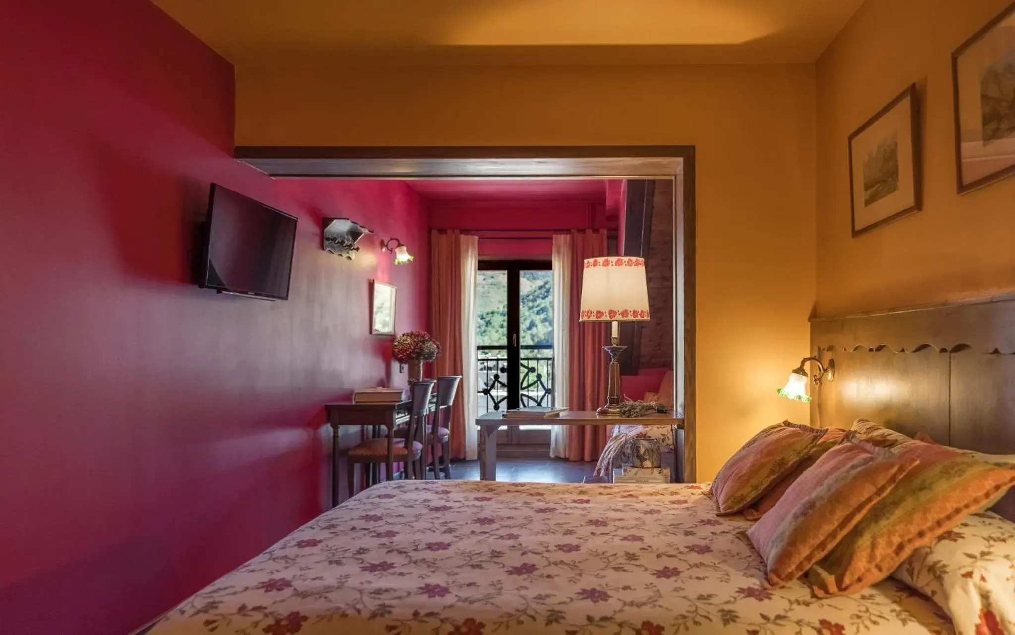 Quadruple Room (4 Adults) in Hotel Aran La Abuela Quadruple Room (4 Adults) in Hotel Aran La Abuela