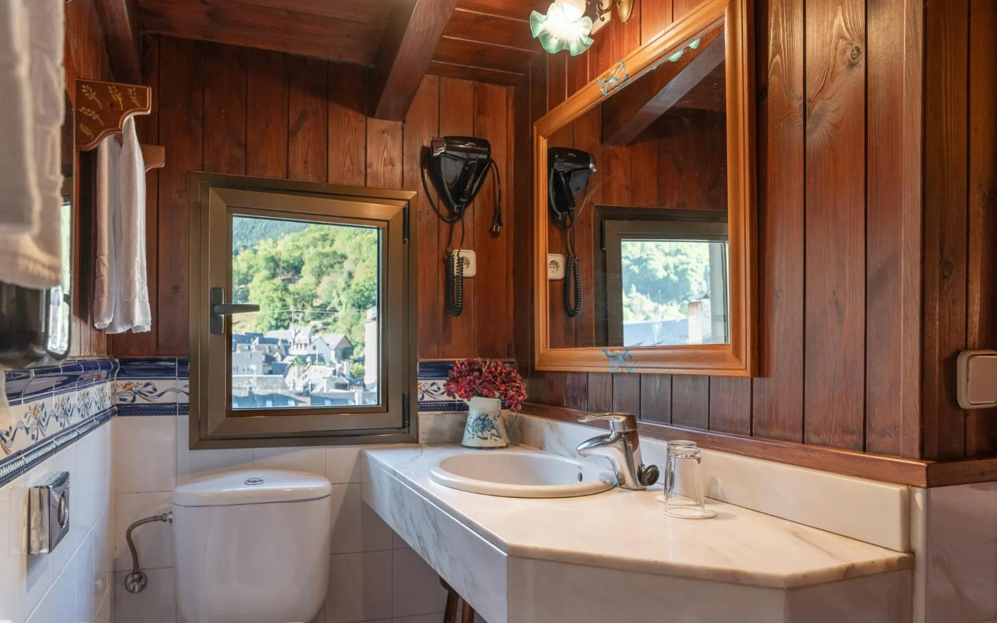 Bathroom in Hotel Aran La Abuela